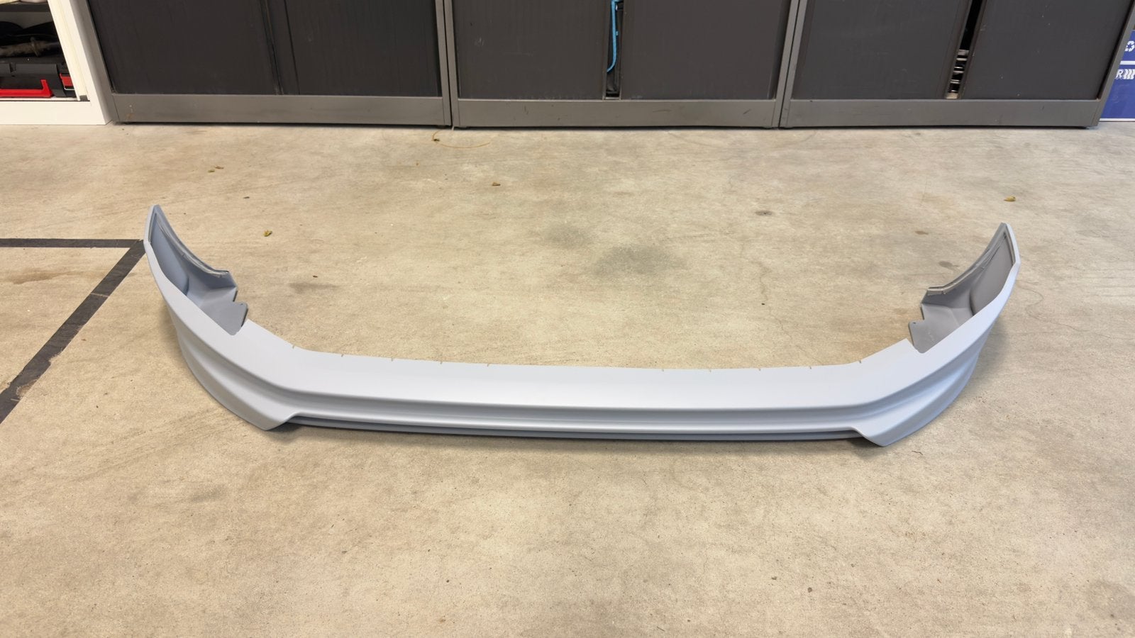Irmscher GT voorbumperspoiler - Renault Trafic 2021-, Ophalen of Verzenden, Irmscher Automobilbau GmbH & Co.KG, -, Günther-Irmscher-Straße 20-22, 73630 Remshalden, Duitsland