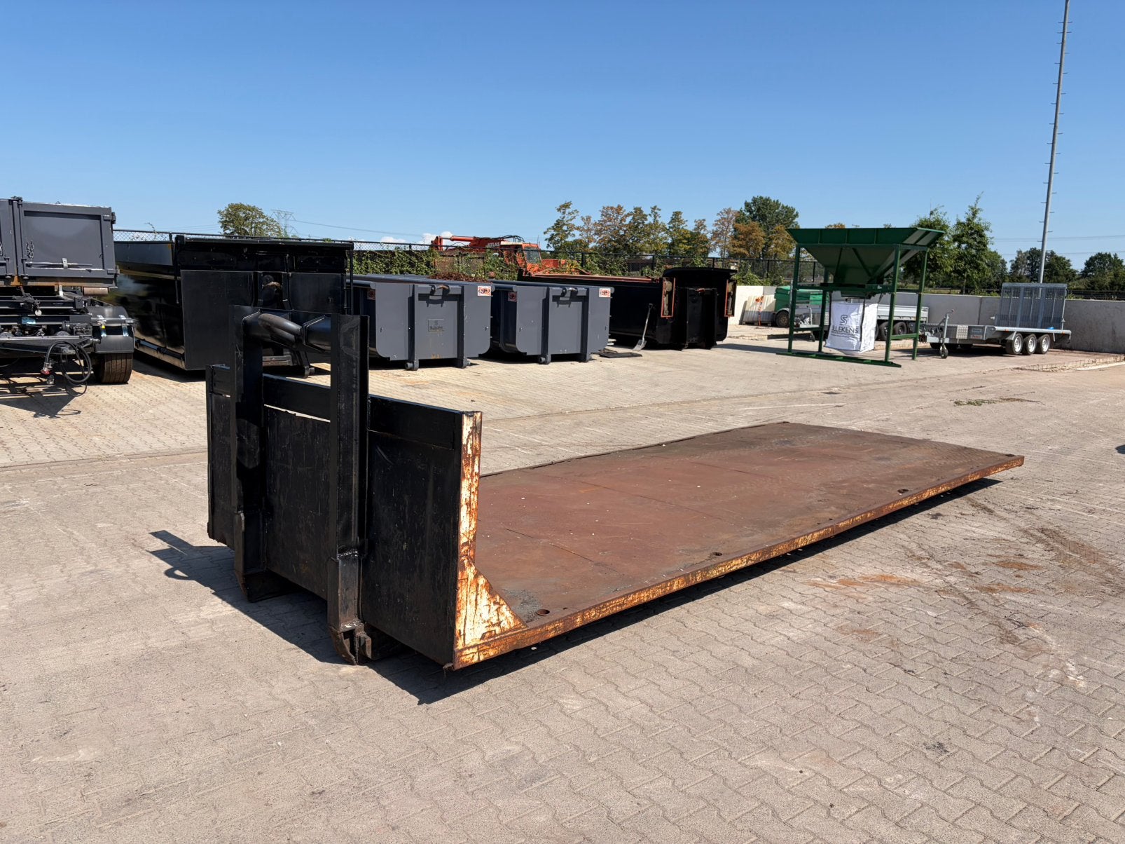 Container laadvloer, Ophalen