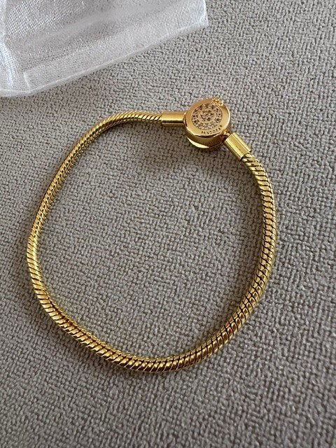 Pandora armband kroon goud kleur, Sieraden, Tassen en Uiterlijk, Armbanden, Ophalen of Verzenden, Nieuw, Goud, Met strass