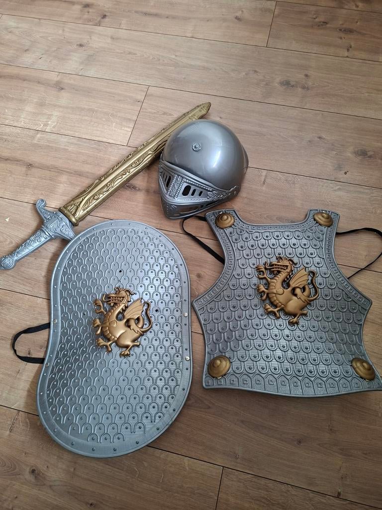 Ridderset voor kids, zilver goud gekleurd, Ophalen of Verzenden, Gebruikt, 110 t/m 116, Jongen of Meisje