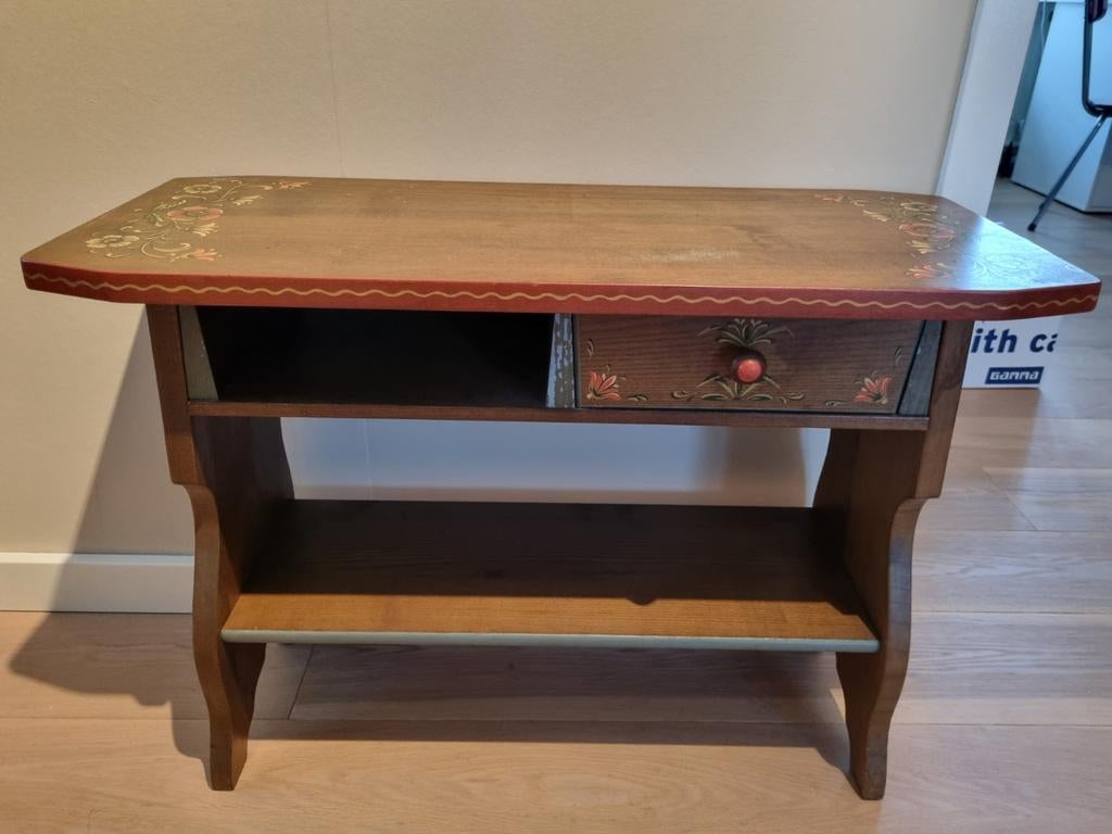 Hindeloopen kastje met bloemmotieven, Ophalen, Met plank(en), Minder dan 50 cm, Gebruikt