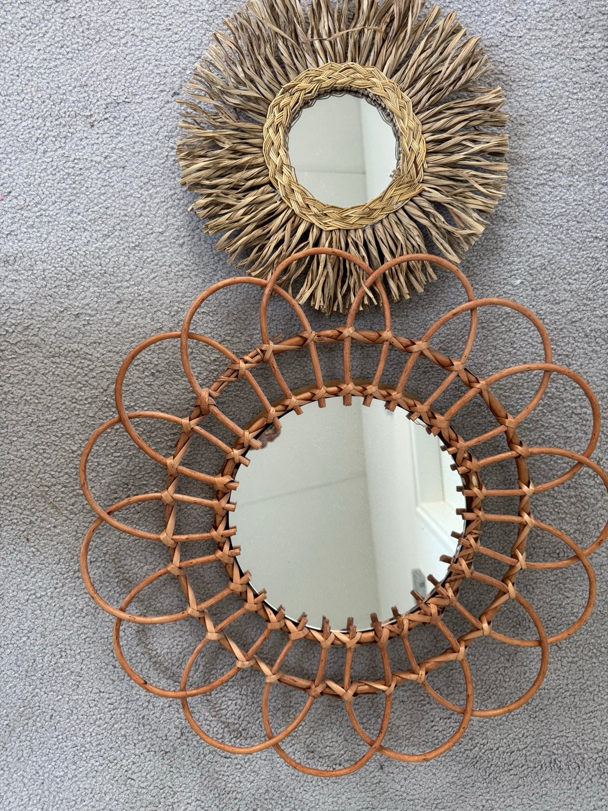 Twee decoratieve spiegeltjes van Xenos, Huis en Inrichting, Woonaccessoires | Spiegels, Ophalen, Minder dan 50 cm, Rond, Zo goed als nieuw