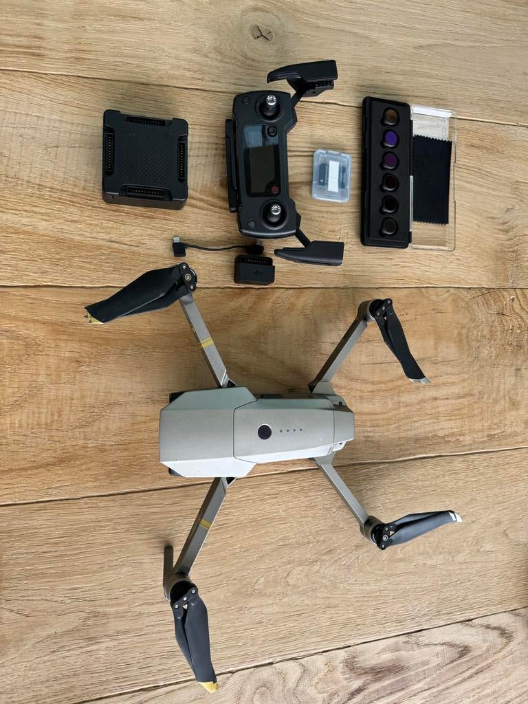 DJI Mavic Pro Platinum Fly More Combo - Zo goed als nieuw, 250 tot 900 gram, Cameradrone, Extra accu('s), 5 tot 10 kilometer