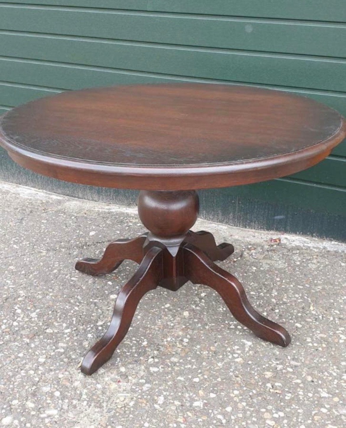 Antieke ronde salontafel met sierlijke poten, Ophalen