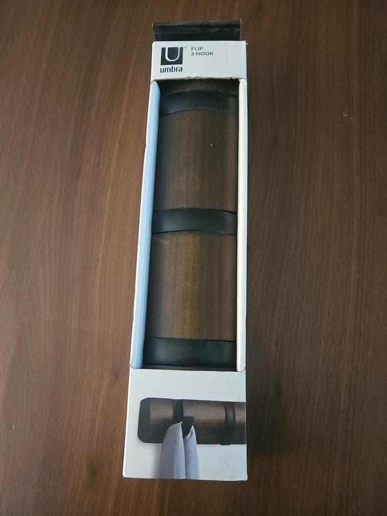 Flip 3 wandhaak 30 x 6 cm Zwart - Walnoot nieuw in doos., Wandkapstok, Nieuw, Ophalen of Verzenden, Minder dan 100 cm