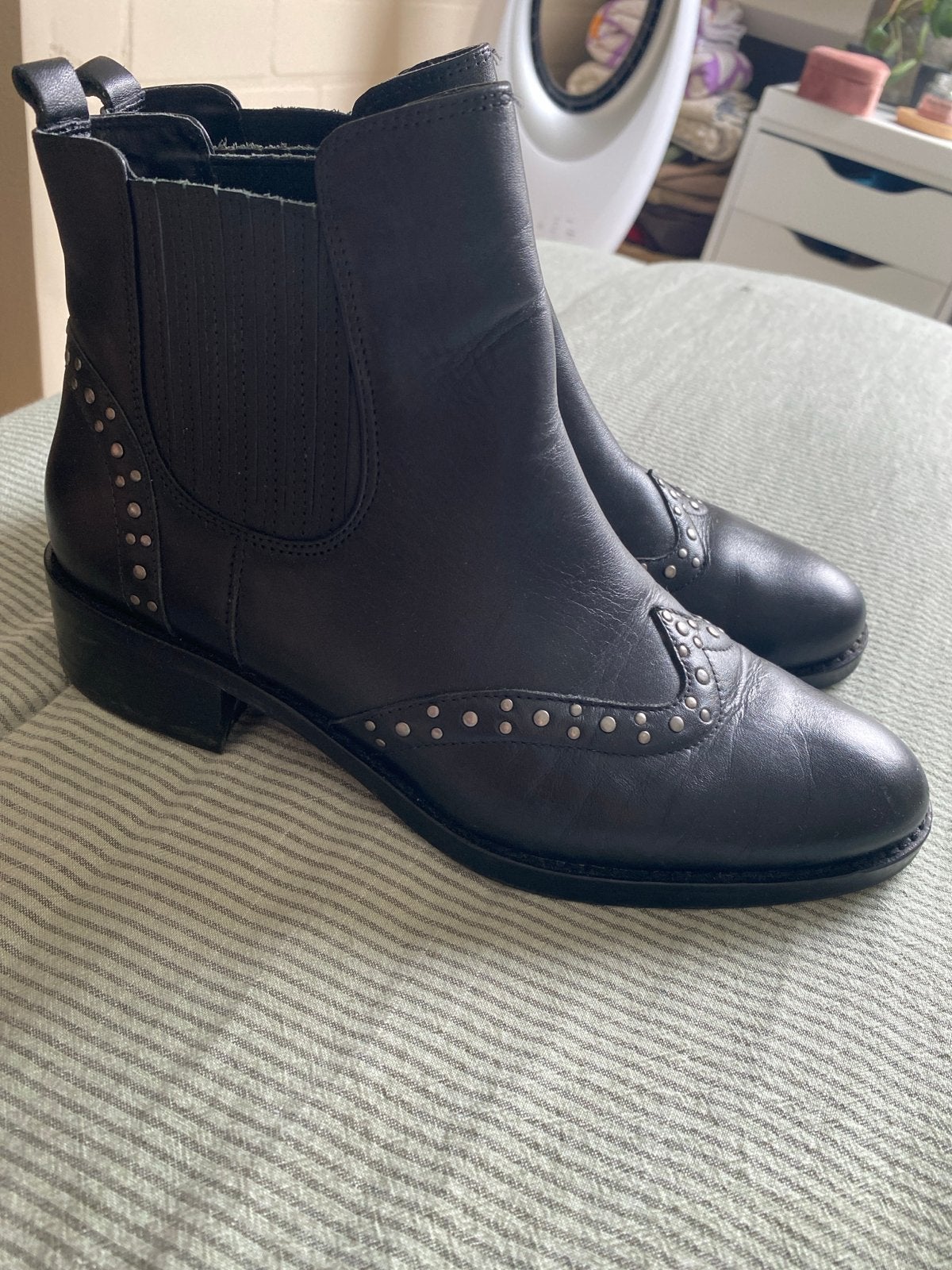 Lauren Ralph Lauren zwarte leren enkellaarzen met studs, Kleding | Dames, Schoenen, Ophalen of Verzenden, Zo goed als nieuw, Zwart