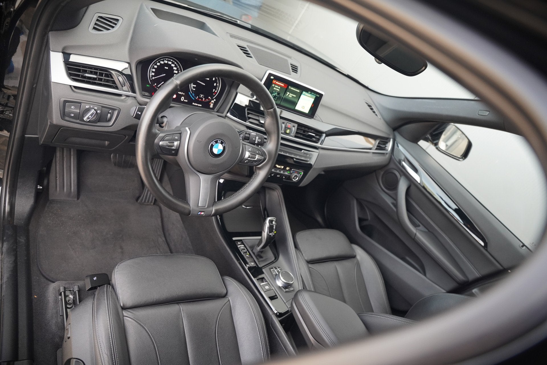 Foto 4 van BMW X1 xDrive20i High Executive | Panoramadak | Head-Up Disp