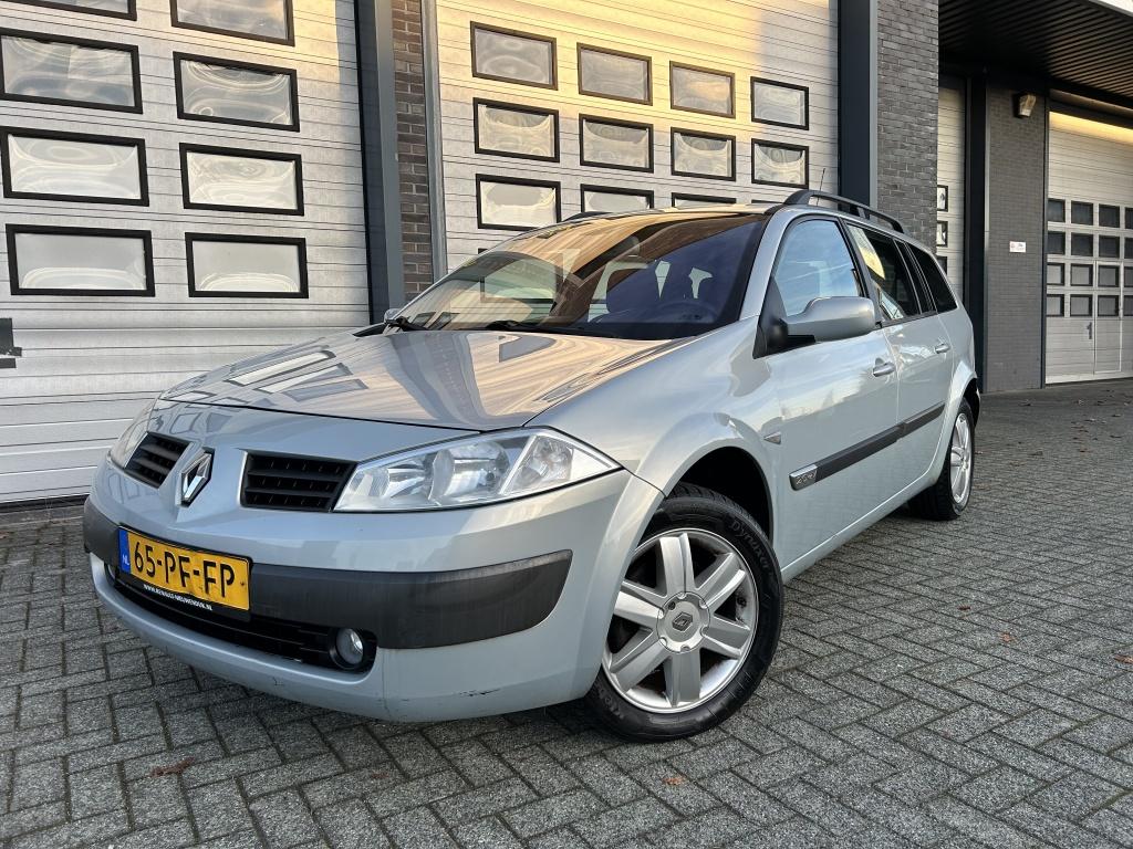 Renault Mégane Grand Tour 2.0 16V Priv Comf. Clima Nwe APK!, Auto's, 13 km/l, Gebruikt, Zwart, 4 cilinders