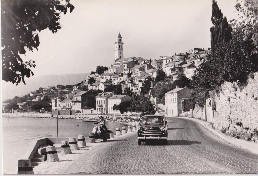 Kroatie, Novi Vinodolski, auto Fiat 1100, NSU Prima Scooter, Ophalen of Verzenden, 1960 tot 1980, Ongelopen, Overig Europa