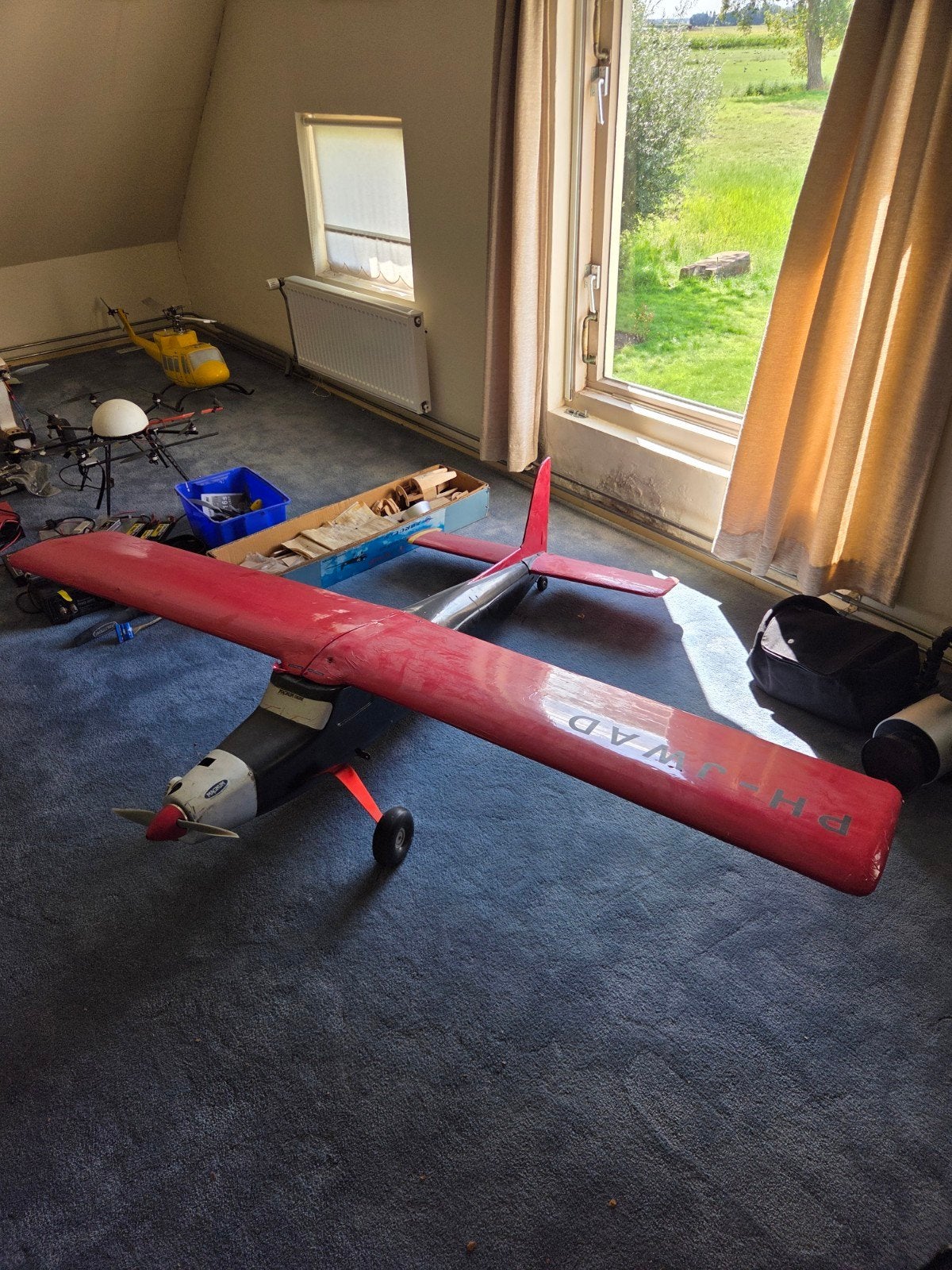 Grote verzameling modelvliegtuigen, helikopters en drone, Hobby en Vrije tijd, Ophalen, Gebruikt, Benzine, Met camera