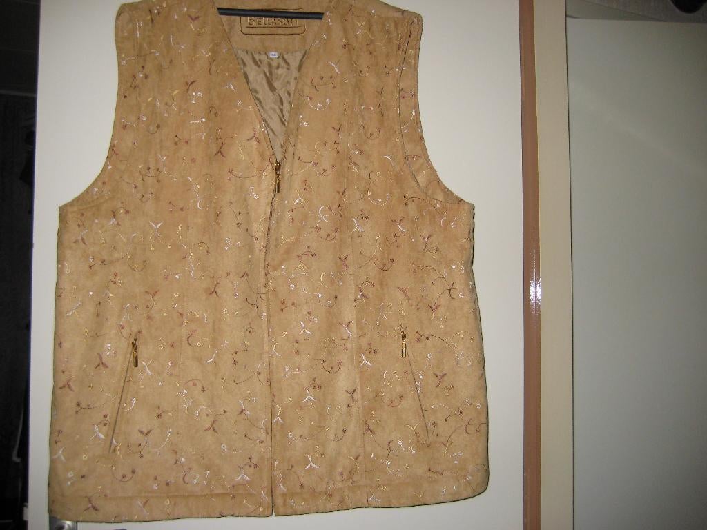 Beige bodywarmer, 54, Bellasoft, Ophalen of Verzenden, Zo goed als nieuw, Beige, Trui of Vest