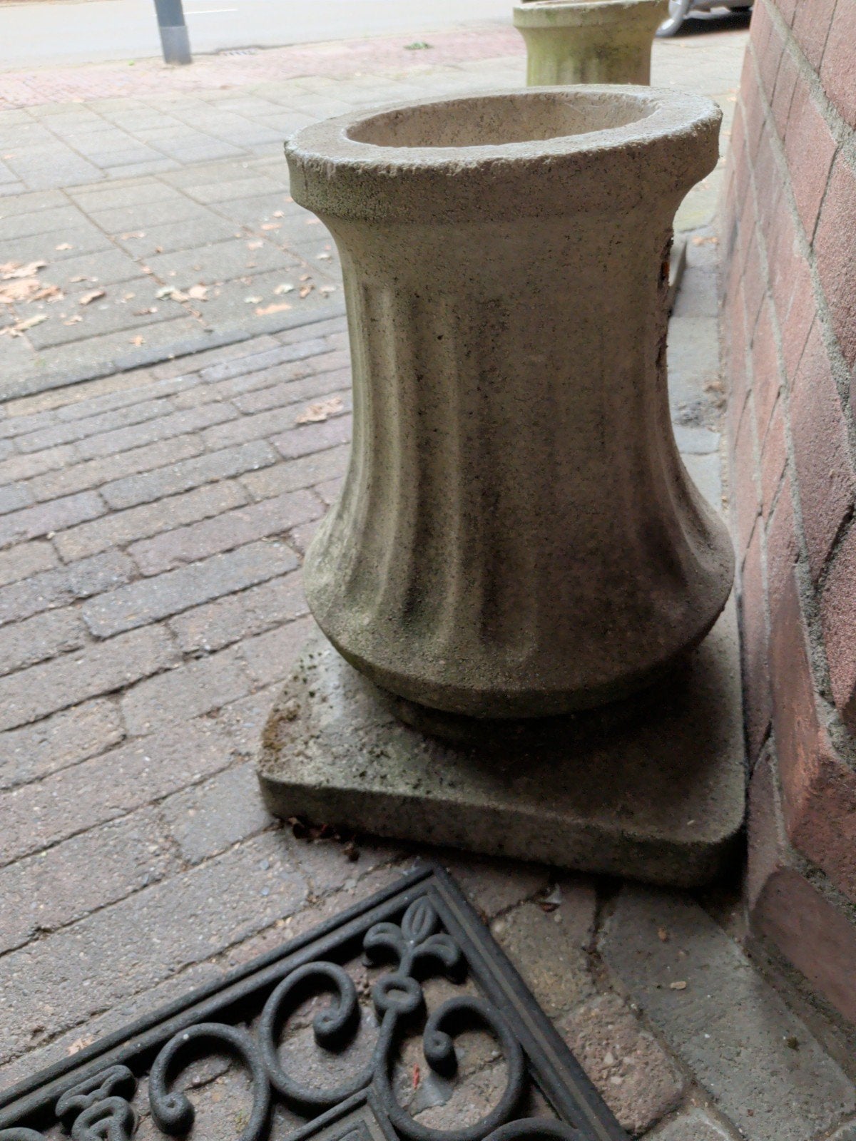 Betonnen bloempot/plantenbak - beschadigd, Tuin en Terras, Ophalen, Gebruikt, Minder dan 60 cm, Rond