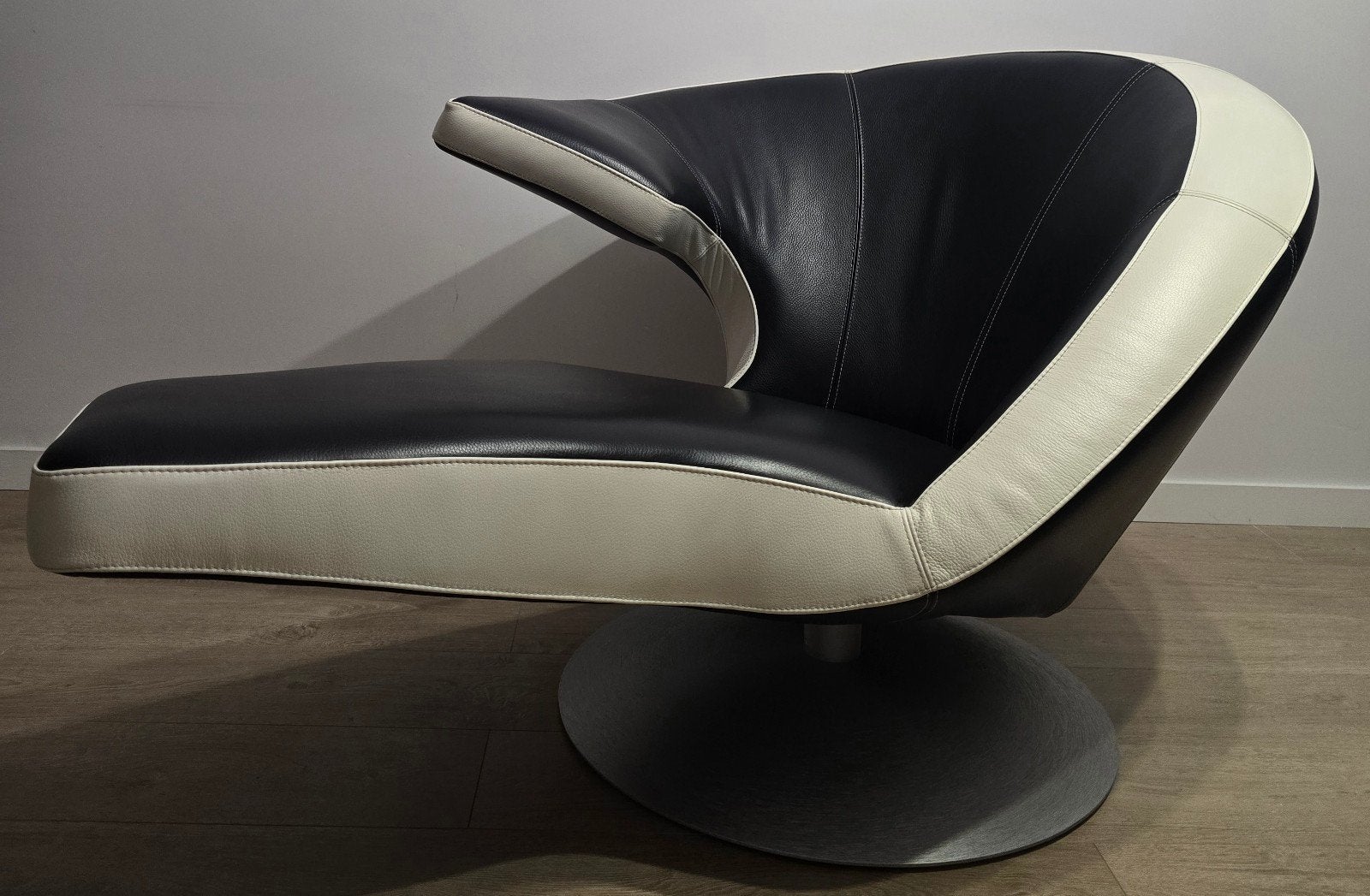 Leolux Parabolica draaifauteuil | Leder Senso, Huis en Inrichting, Fauteuils, Ophalen, 125 tot 150 cm, Leer, Zo goed als nieuw