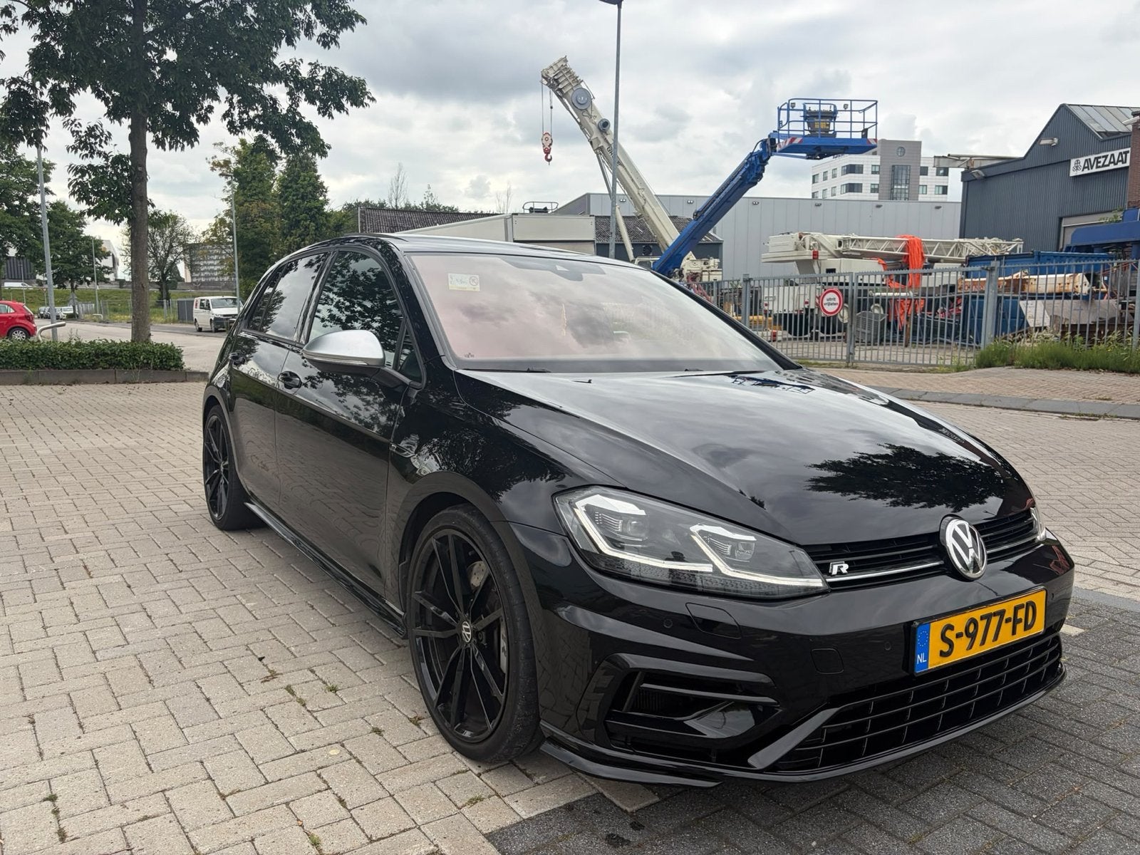 Volkswagen Golf 7.5 R | Akrapovič | Full Option | Alcantara, Auto's, Automaat, Zwart, 4 cilinders, 1984 cc