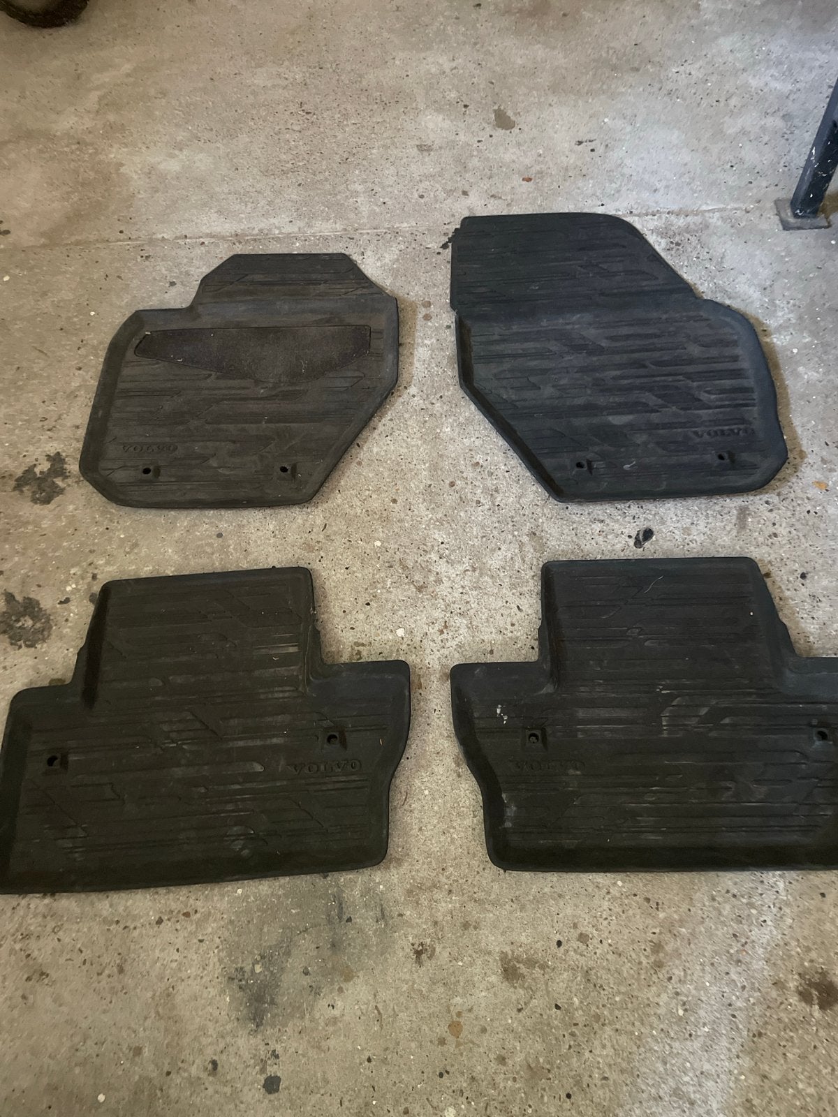 Rubberen Mattenset Volvo V60 (2010-2018) - Ideaal voor winte, Ophalen of Verzenden, Gebruikt