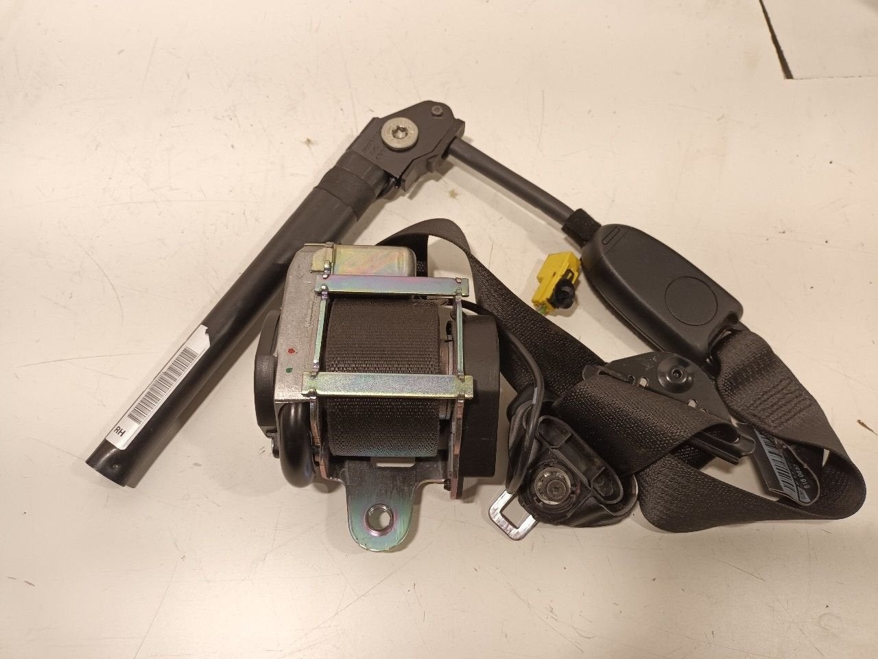 Veiligheidsgordel rechts voor Opel Astra, Onderdelen@venauto.nl, Van der Ven Autorecycling B.V., Gebruikt, Ettenseweg 76, 4706 PB Roosendaal, The Netherlands
