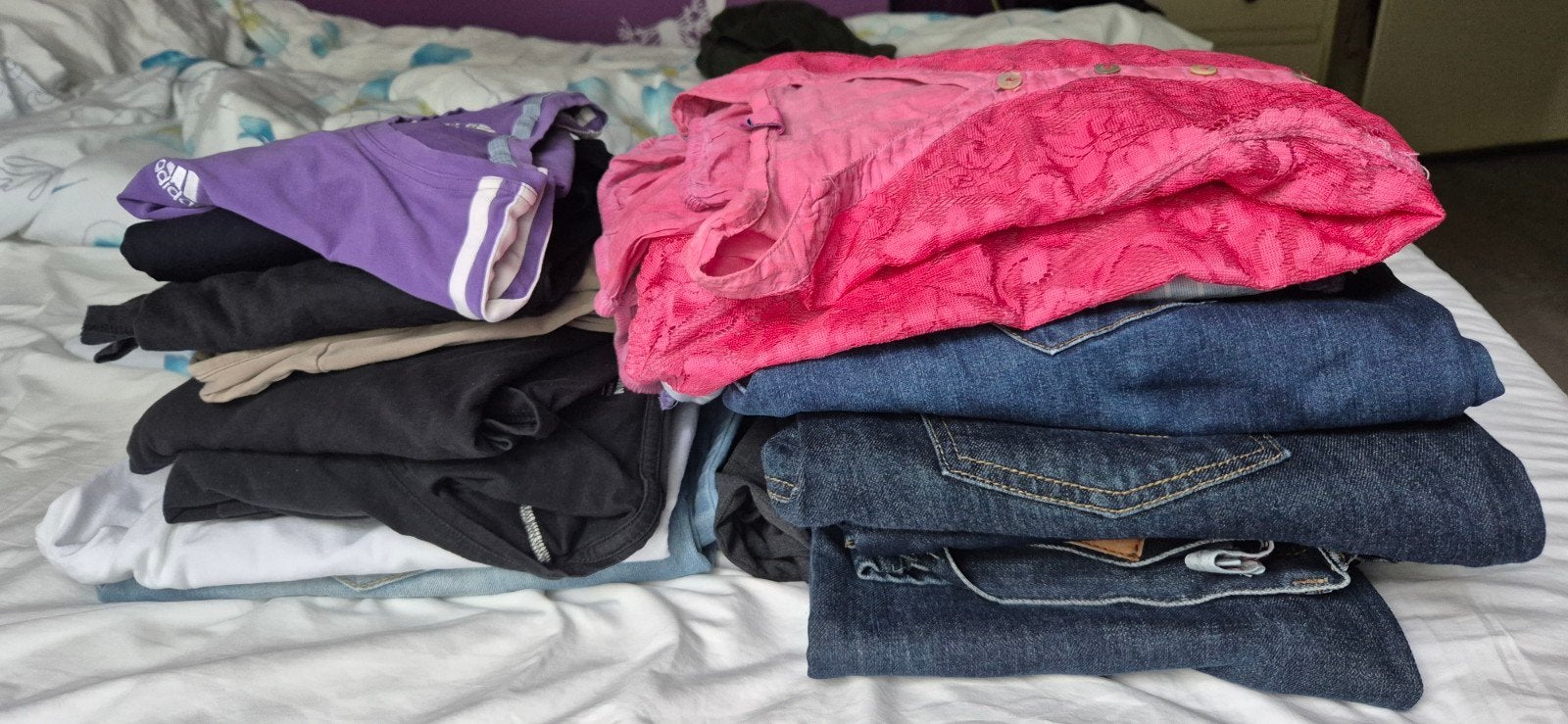 Kledingpakket: spijkerbroeken, shirts en zomerbroek, Ophalen, Maat 42/44 (L), Zo goed als nieuw, Grijs