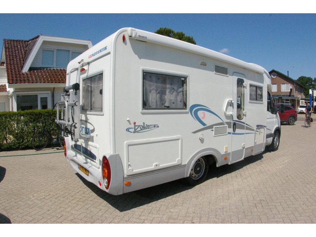 Adria Izola S 687 SP Top indeling, 2x airco., Caravans en Kamperen, Campers, Koelkast, Ringverwarming, Bedrijf, Achteruitrijcamera