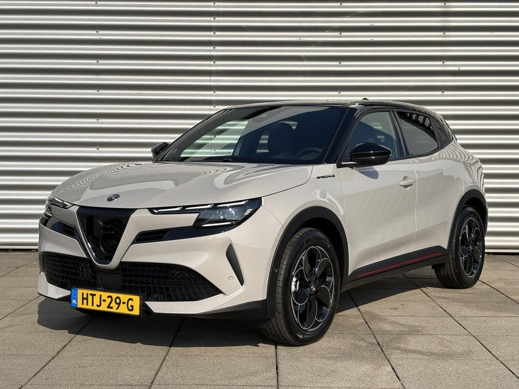 Alfa Romeo Junior 1.2 Turbo Hybrid Ibrida Speciale Achteruit, Auto's, Automaat, 145 pk, Gebruikt, Bedrijf