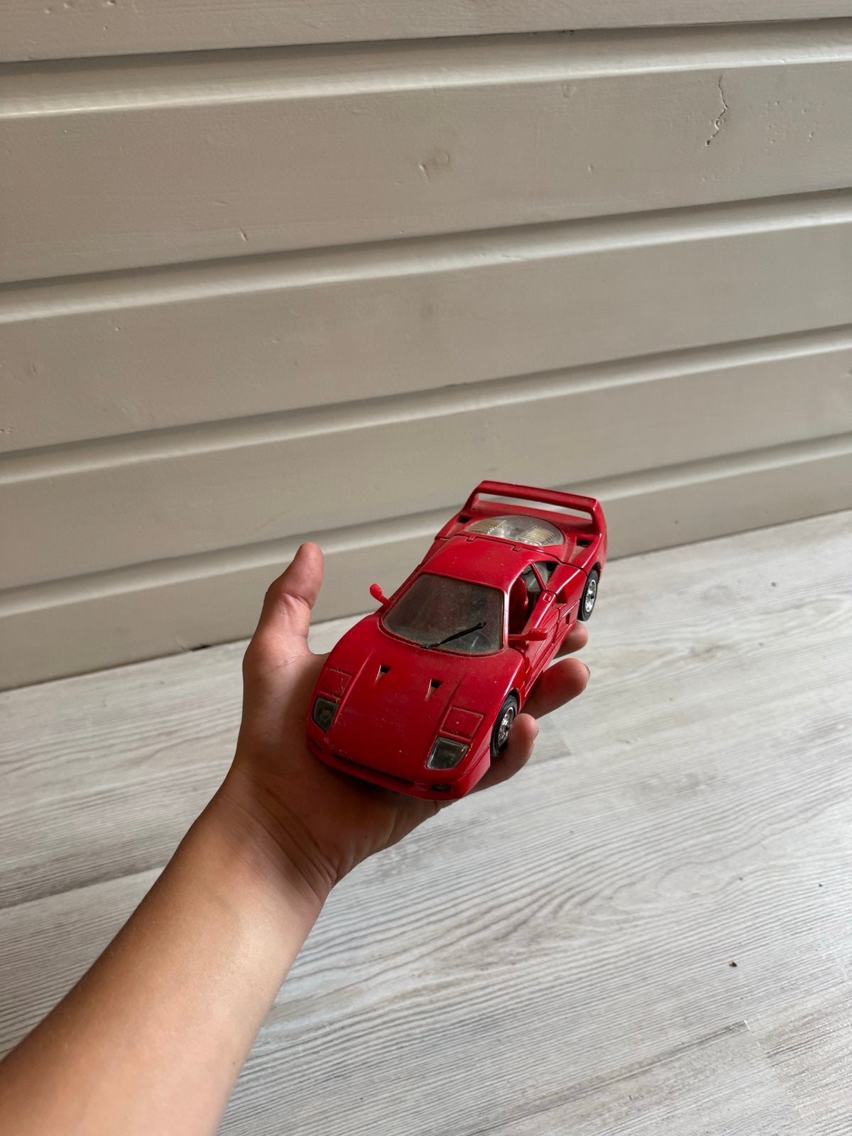 Rode Ferrari F40 modelauto - Gebruikt, Hobby en Vrije tijd, Modelbouw | Auto's en Voertuigen, Gebruikt, Auto, 1:32 tot 1:50, Overige merken