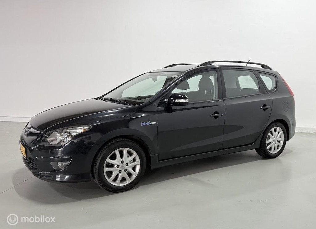 Hyundai i30 CW 1.6i i-Motion | CLIMA | PARK. SESNS. | TREKH., Voorwielaandrijving, Euro 5, Gebruikt, 1591 cc