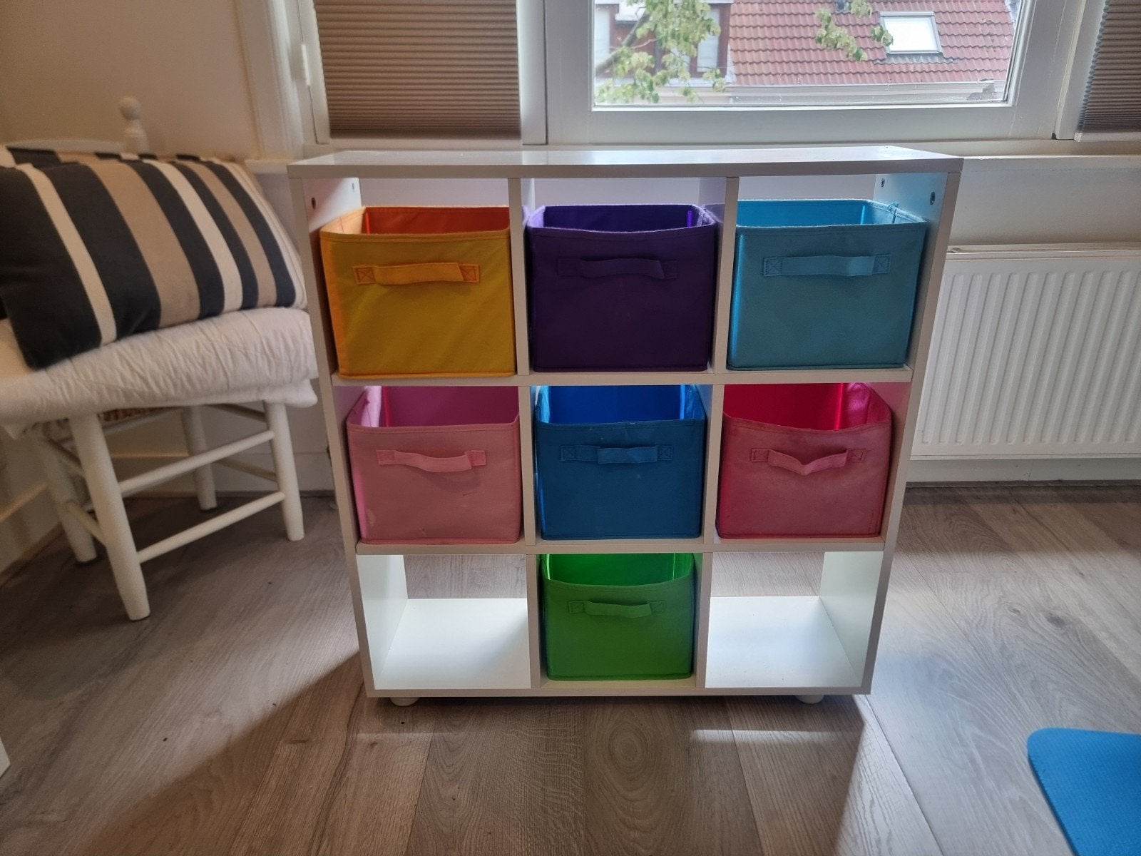 Vakkenkastje wit met 7 kleurrijke mandjes (84x25x84 cm), Huis en Inrichting, Kasten | Ladekasten, Ophalen of Verzenden, 25 tot 50 cm