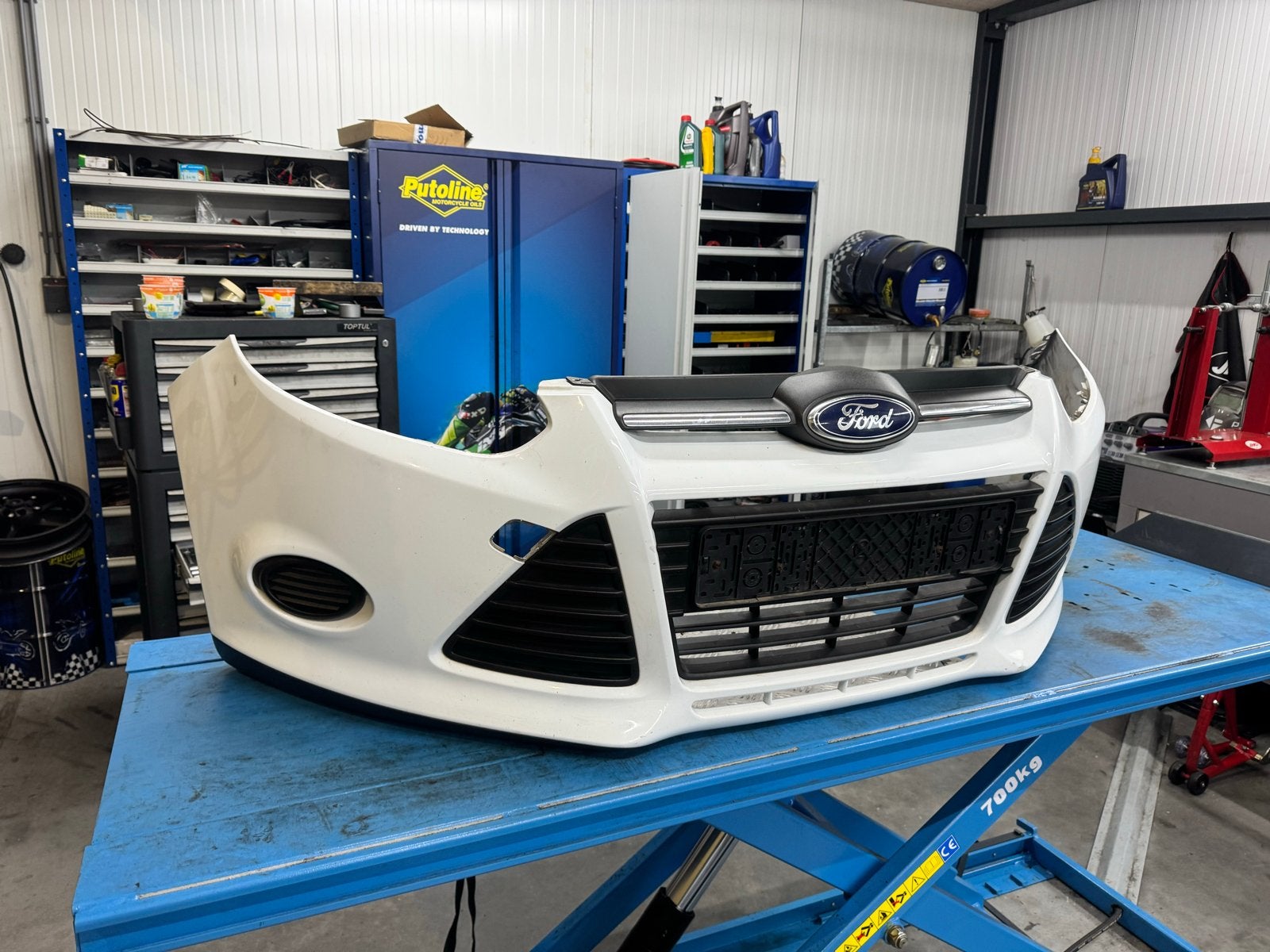 Ford Focus Bumper Voor - Wit mk3 vanaf 2012, Auto-onderdelen, Ophalen, Gebruikt, Voor, Ford