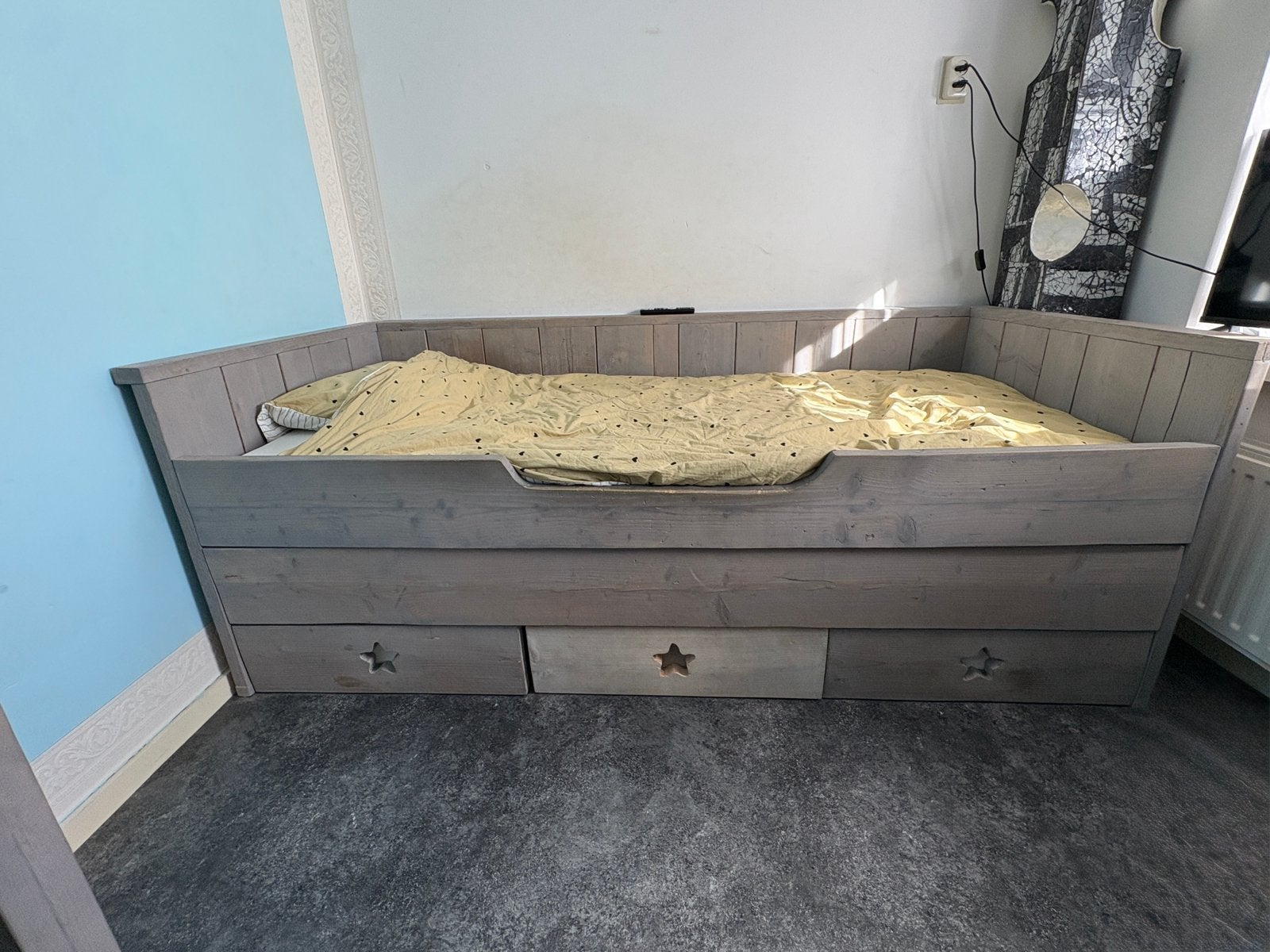 Steigerhout eenpersoons bed met bureau, Ophalen, Zo goed als nieuw