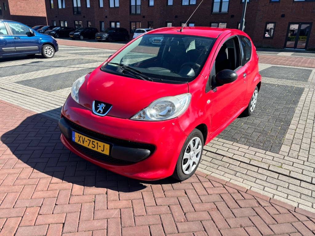 Peugoet 107 benzine / APK 27-01-2027, Auto's, Citroën, Voorwielaandrijving, Zwart, 4 cilinders, Zwart