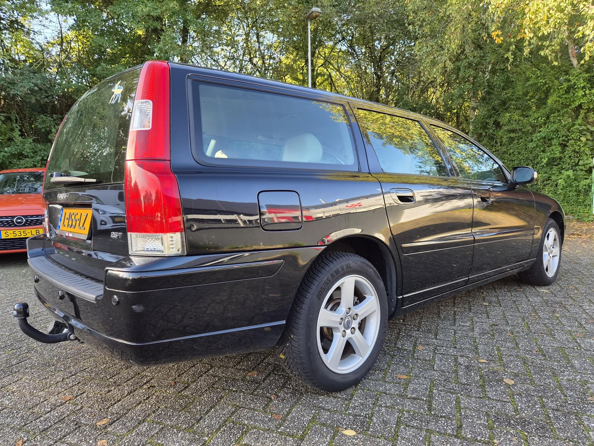 Volvo V70 2.5T Edition Leder PDC Trekhaak Stoelverwarming, Auto's, 1532 kg, Leder en Stof, 209 pk, Geïmporteerd