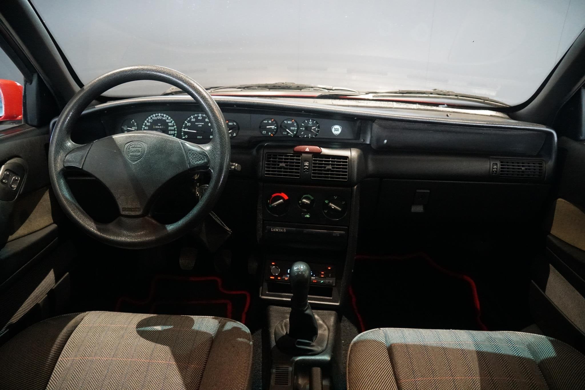 Lancia Delta HPE 2.0-16V 139 PK 3-DEURS ORIGINEEL NEDERLANDS, Auto's, Voorwielaandrijving, Elektrische ramen, Stof, 4 cilinders