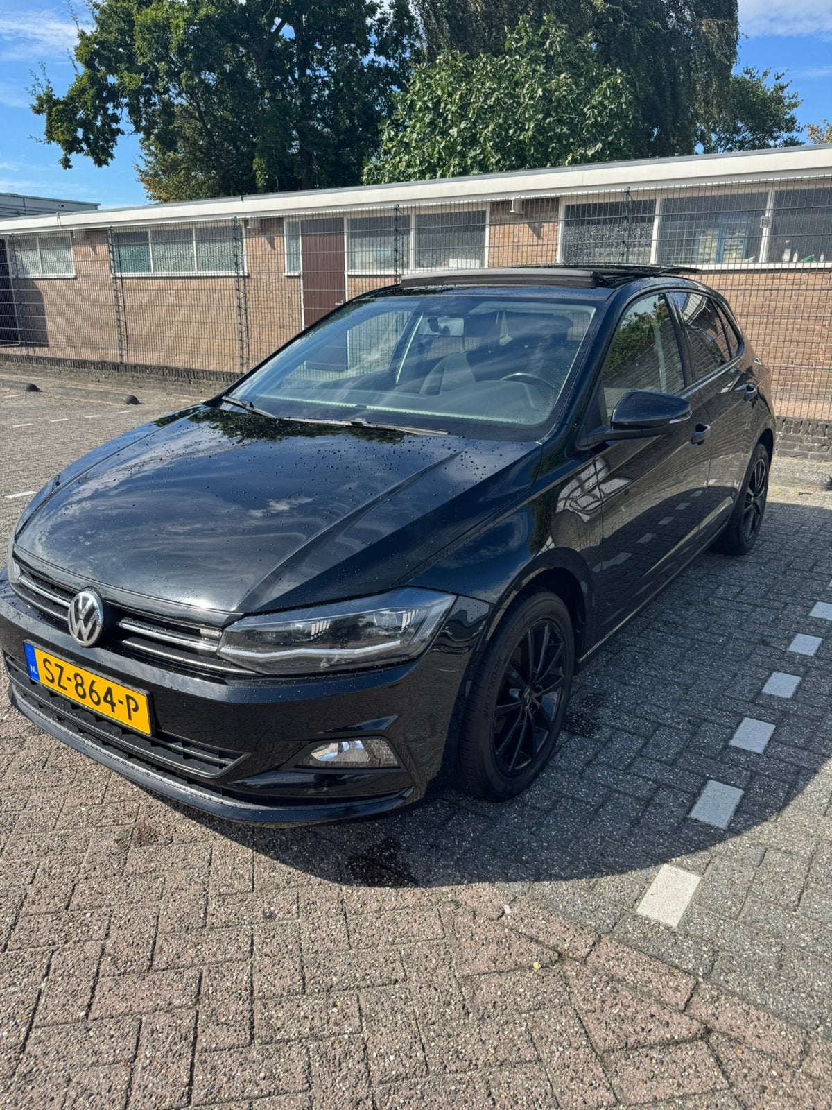 Volkswagen Polo 1.0 TSI  2018 Zwart, Panoramadak, Auto's, Voorwielaandrijving, 40 €/maand, Zwart, Origineel Nederlands