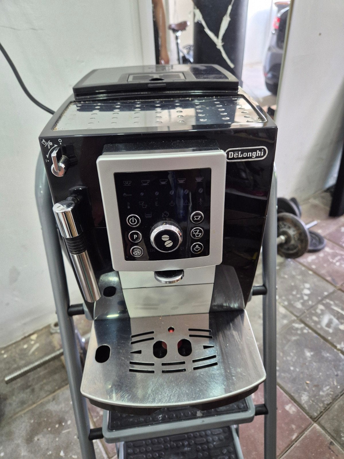Delonghi Koffiemachine - Zo goed als nieuw, Koffiemachine, Zo goed als nieuw, 2 tot 4 kopjes, Afneembaar waterreservoir
