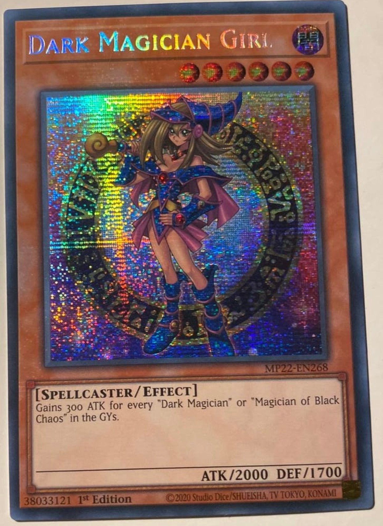 Yu-Gi-Oh! Dark Magician Girl MP22 1st Edition Tin Promo !, Hobby en Vrije tijd, Verzamelkaartspellen | Yu-gi-Oh!, Ophalen of Verzenden
