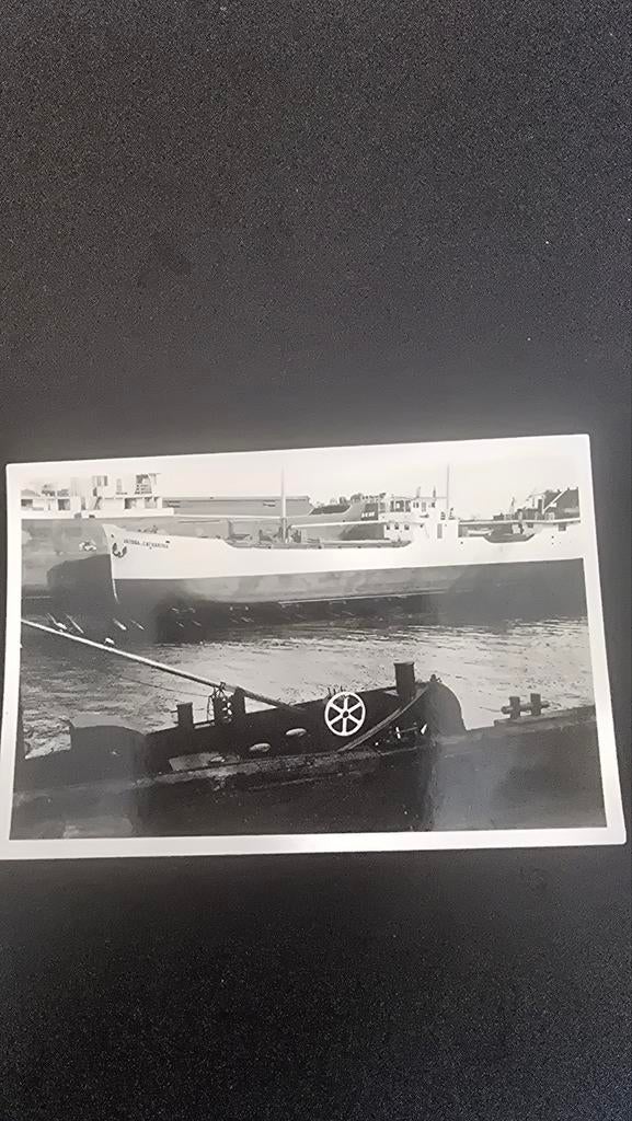 Zwart-wit foto van een schip, mogelijk vrachtschip, Verzamelen, Scheepvaart, Gebruikt, Ophalen of Verzenden
