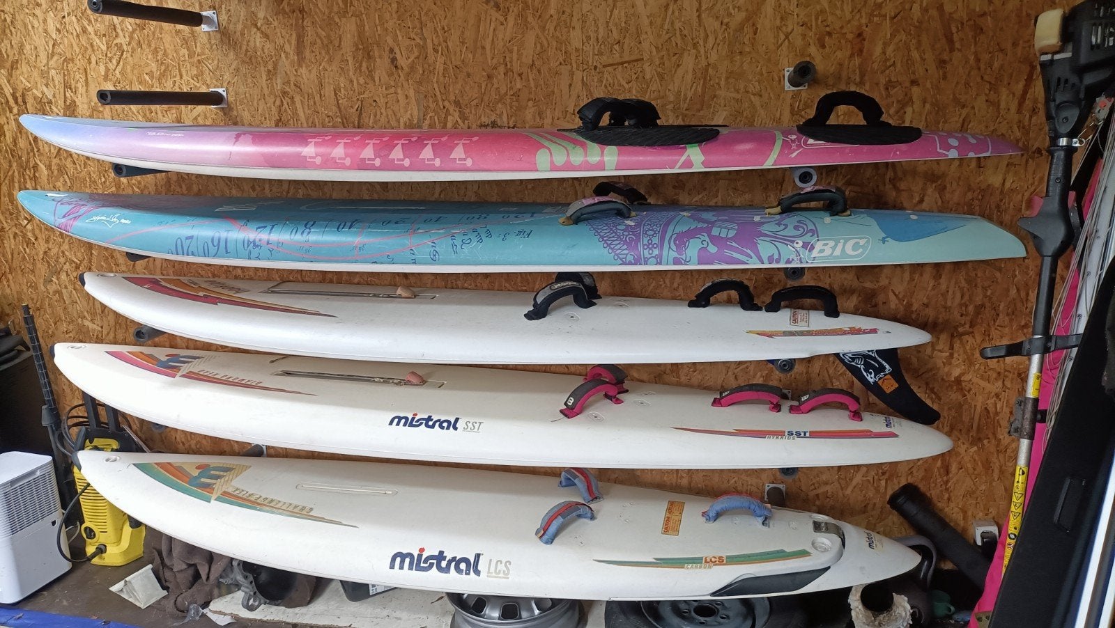 Windsurfplanken: Mistral en Bic, Watersport en Boten, Windsurfen, Ophalen, Met voetbanden, Gebruikt, Plank