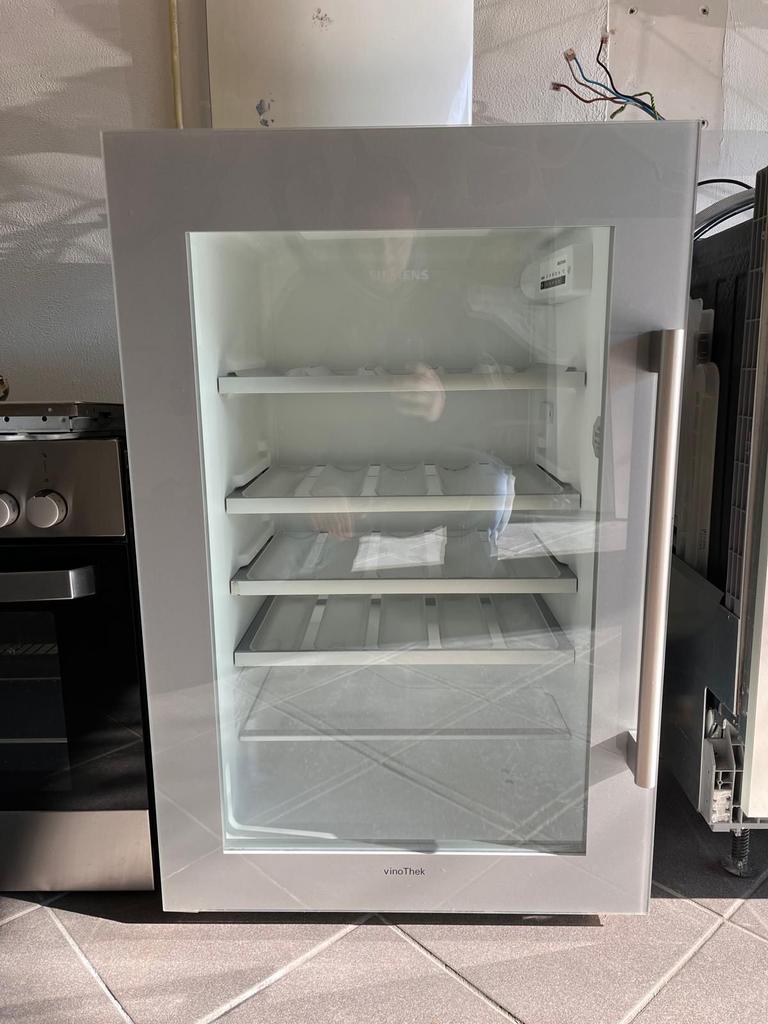 Siemens Vinothek KF 18WA 41 Wijnkoeler - Inbouw, 100 tot 150 liter, 45 tot 60 cm, Ophalen, 85 tot 120 cm