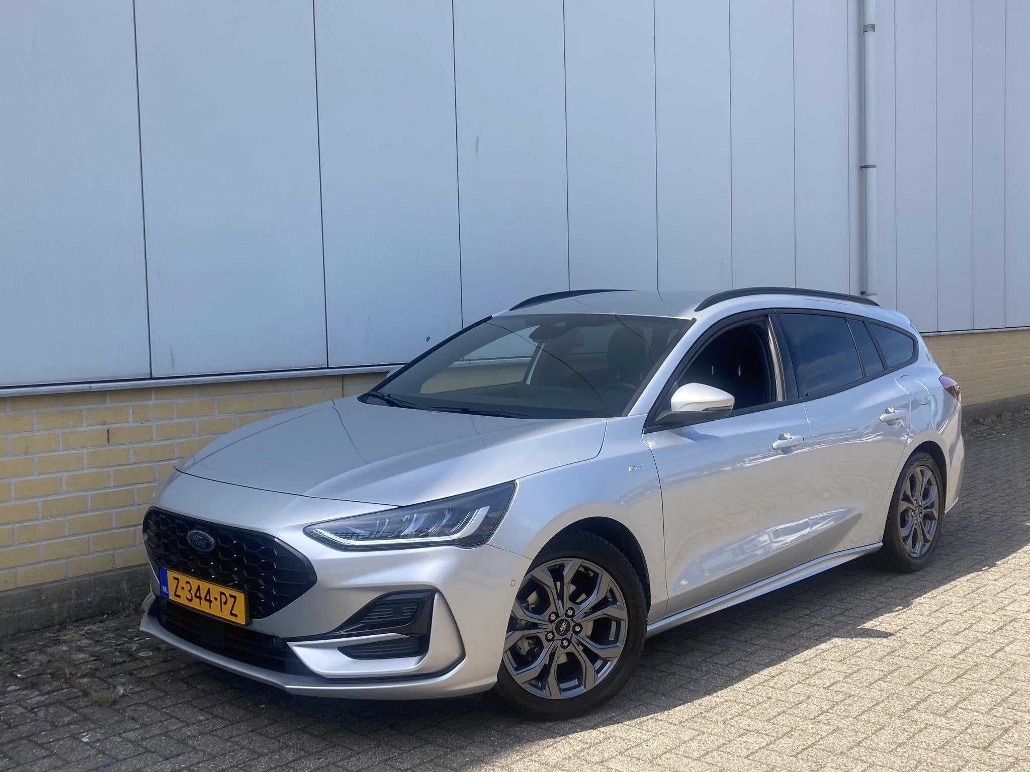 Ford Focus 1.0 EcoBoost Hybrid 125 pk ST Line Wagon Navigati, Gebruikt, Origineel Nederlands, Handgeschakeld, 19 km/l