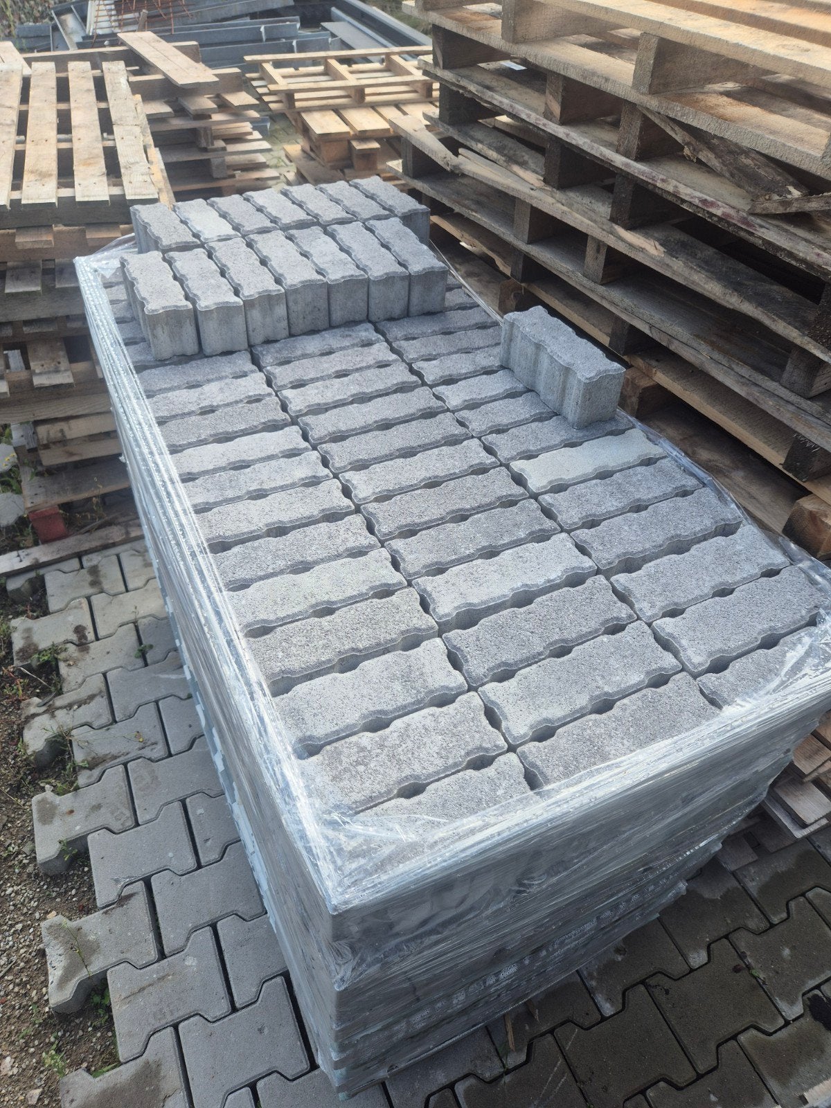 Waterpasserende M-stenen 21x7x8cm - circa 8m², Ophalen of Verzenden, Beton, Klinkers