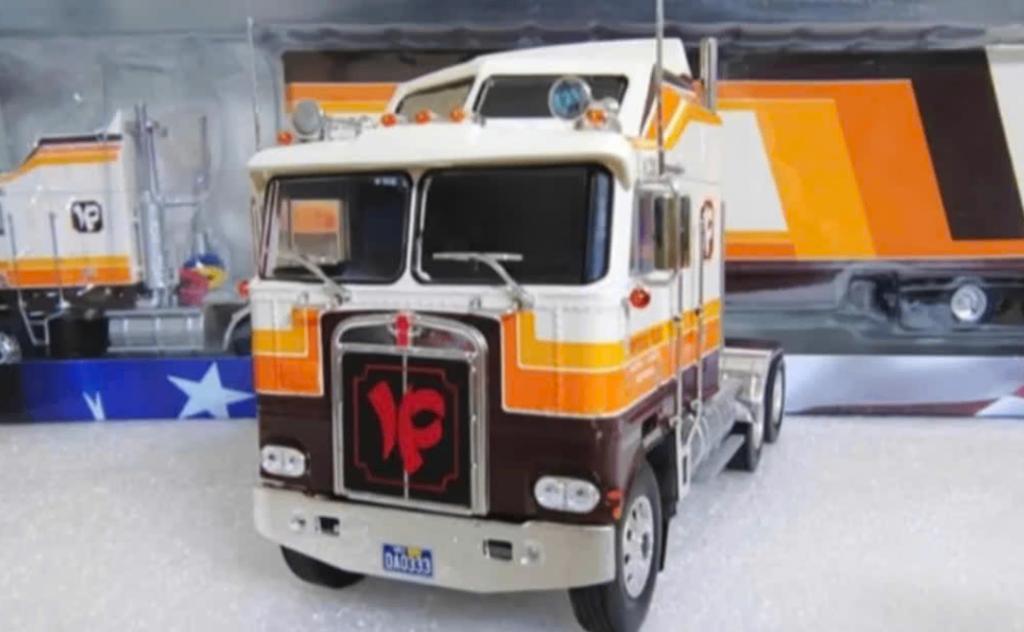 Kenworth K100 Aerodyne 1981 schaal 1/43 US trucks # 88