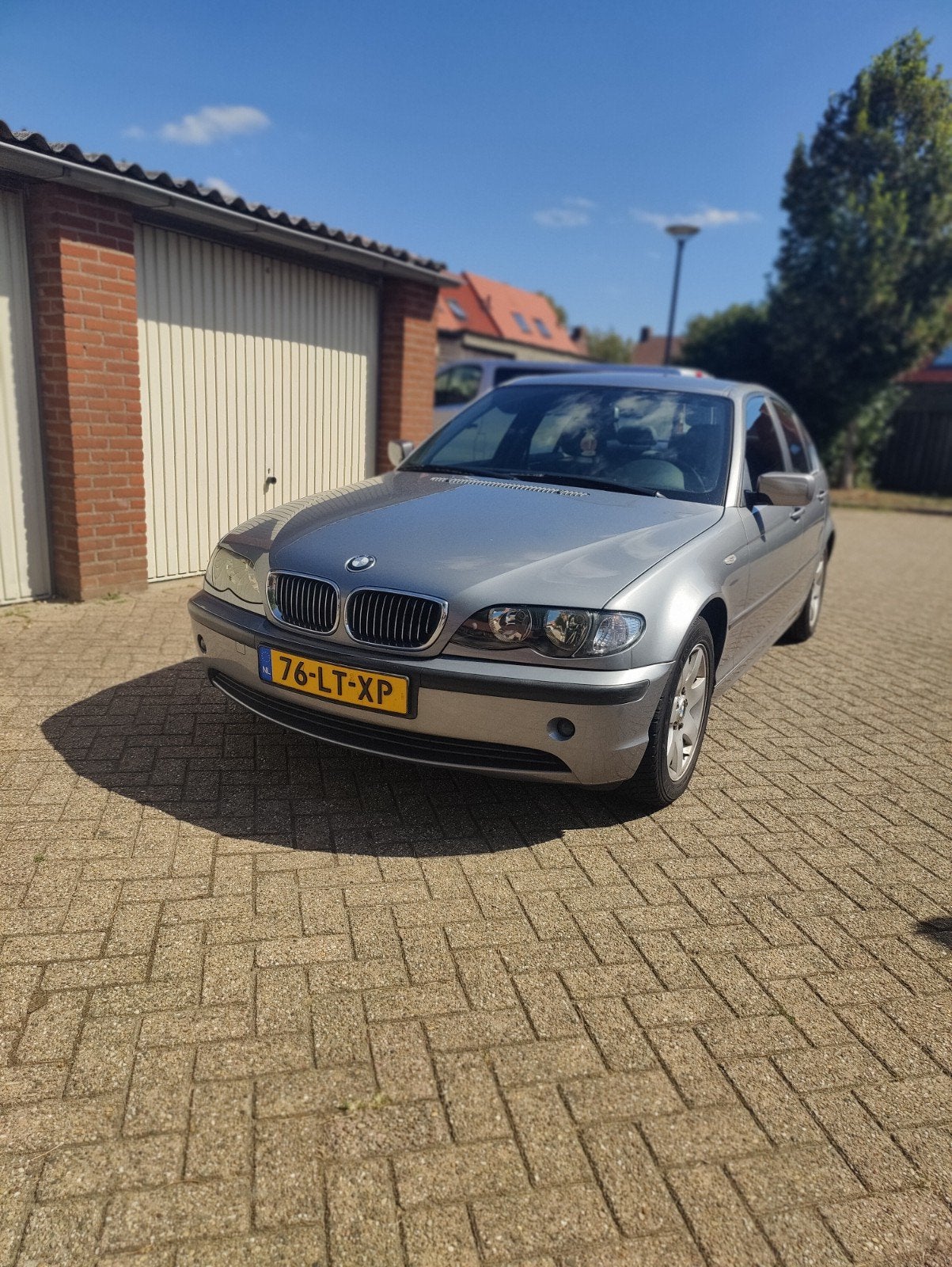 BMW 3-Serie 2.2 I 320 2003 Grijs, 2171 cc, Achterwielaandrijving, 1370 kg, 75 €/maand