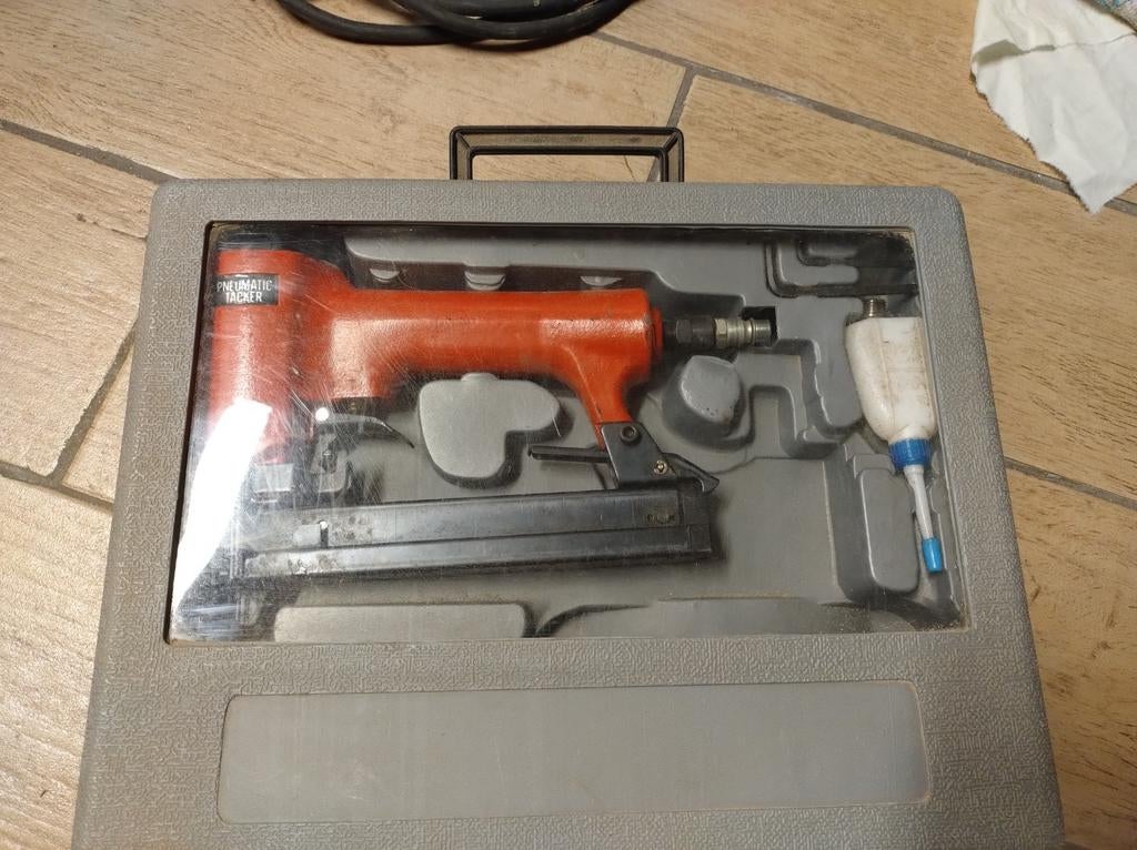 Pneumatische tacker in koffer, Ophalen of Verzenden