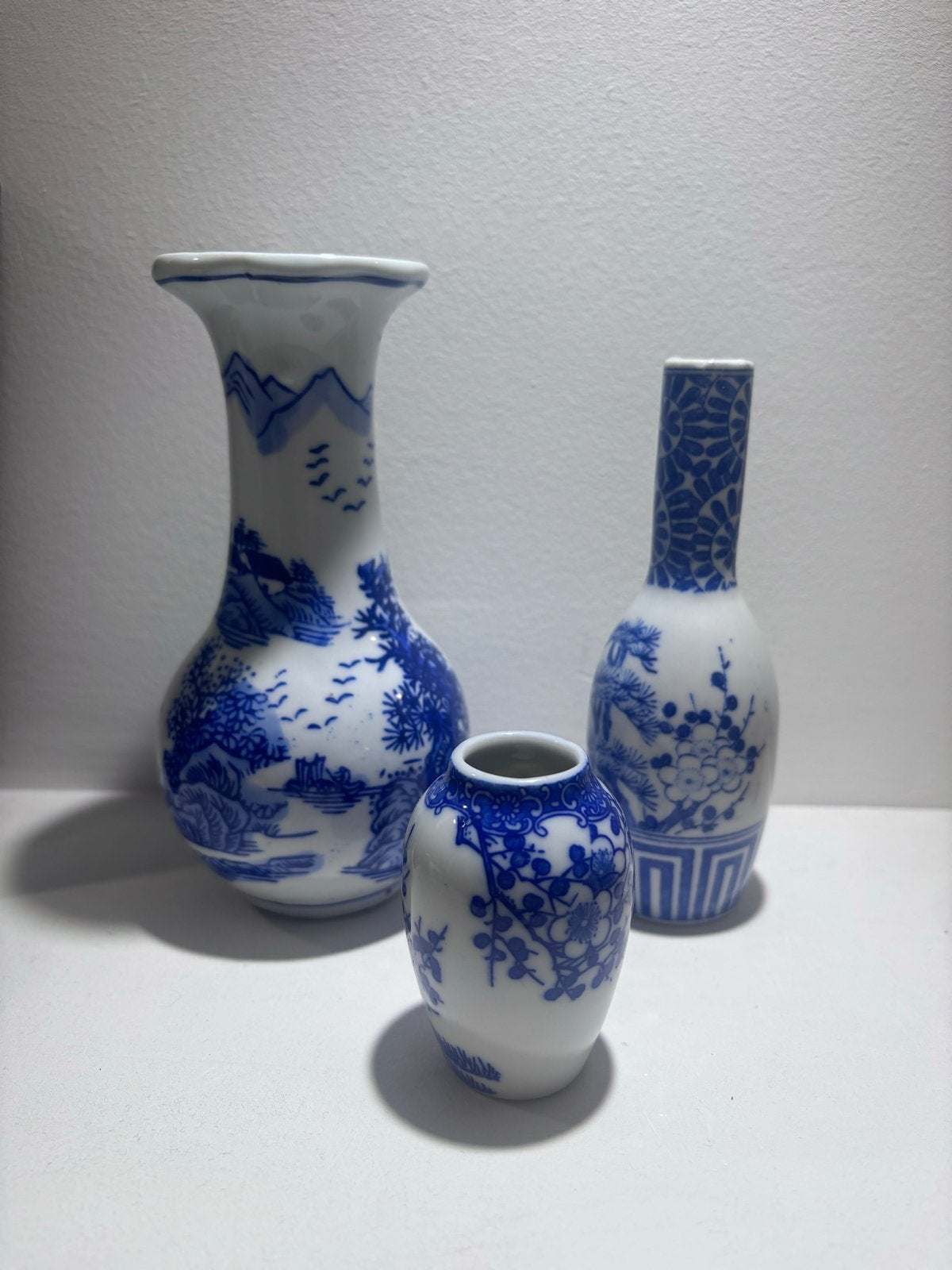 Set van 3 blauw/witte porceleine vazen - Handgeschilderd, Antiek en Kunst, Ophalen of Verzenden
