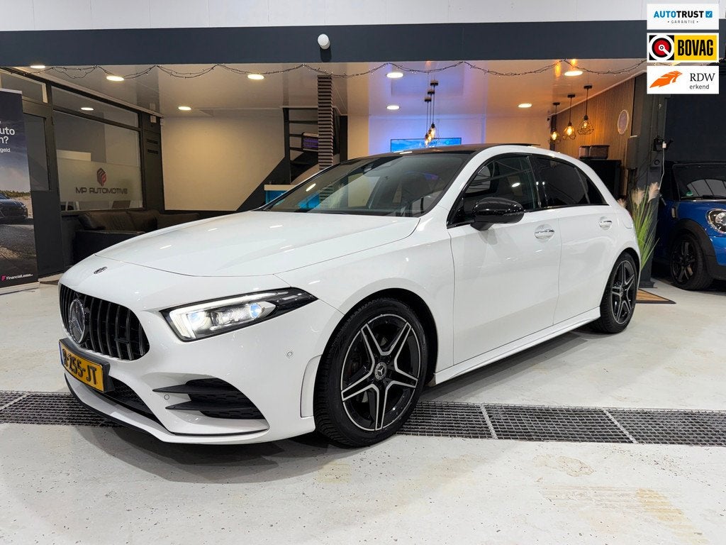 Mercedes-Benz A-klasse 200 AMG Upgrade|PANO|Memory|360|Burme, Auto's, Mercedes-Benz, Gebruikt, 4 cilinders, 1600 kg, 685 kg