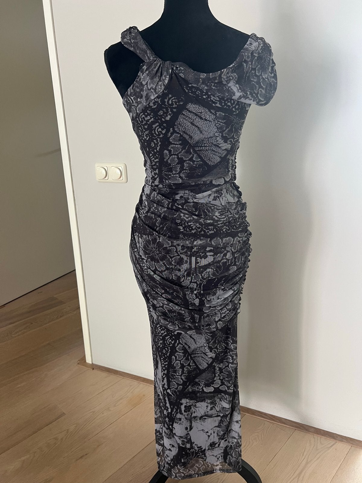 ASOS DESIGN XS Lange Jurk met Drapering en Print, Kleding | Dames, Jurken, Zwart, Nieuw, Ophalen of Verzenden, Maat 34 (XS) of kleiner