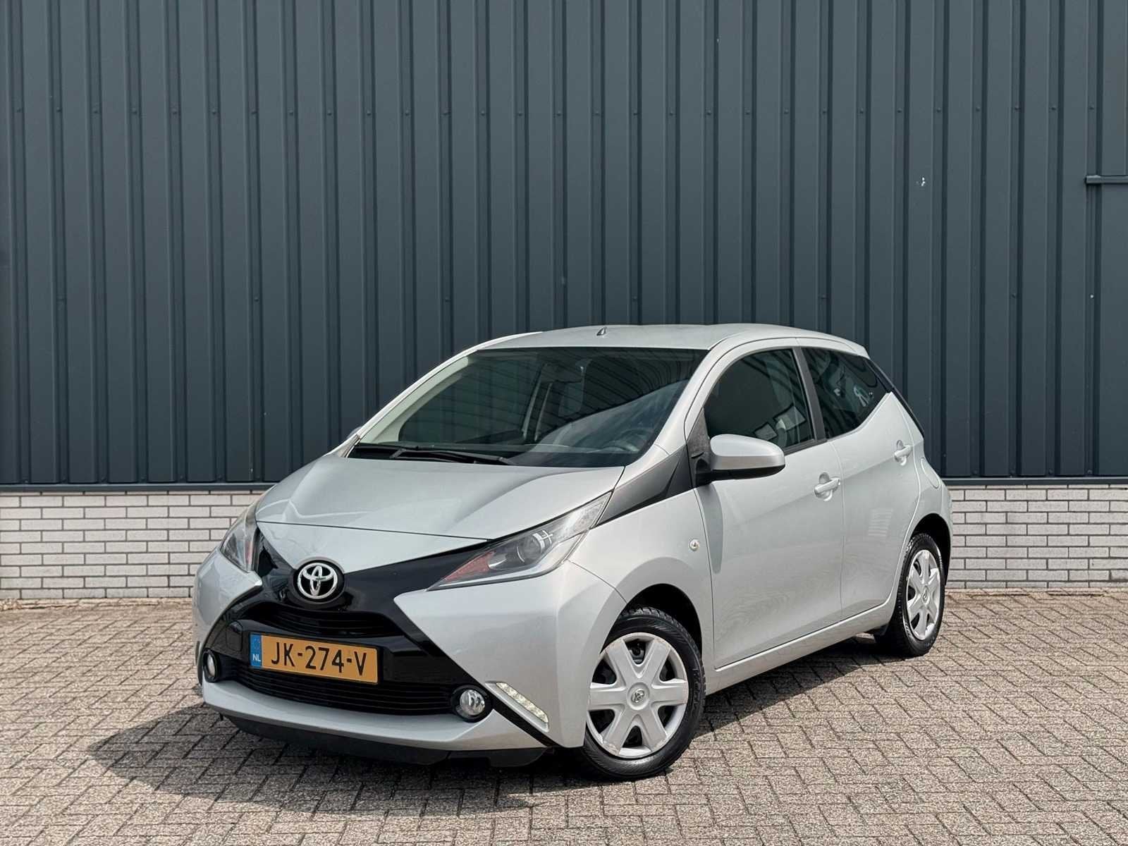 Toyota Aygo 1.0 VVT-i x-play | JK-274-V i, Auto's, Voorwielaandrijving, Gebruikt, Euro 6, 4 stoelen
