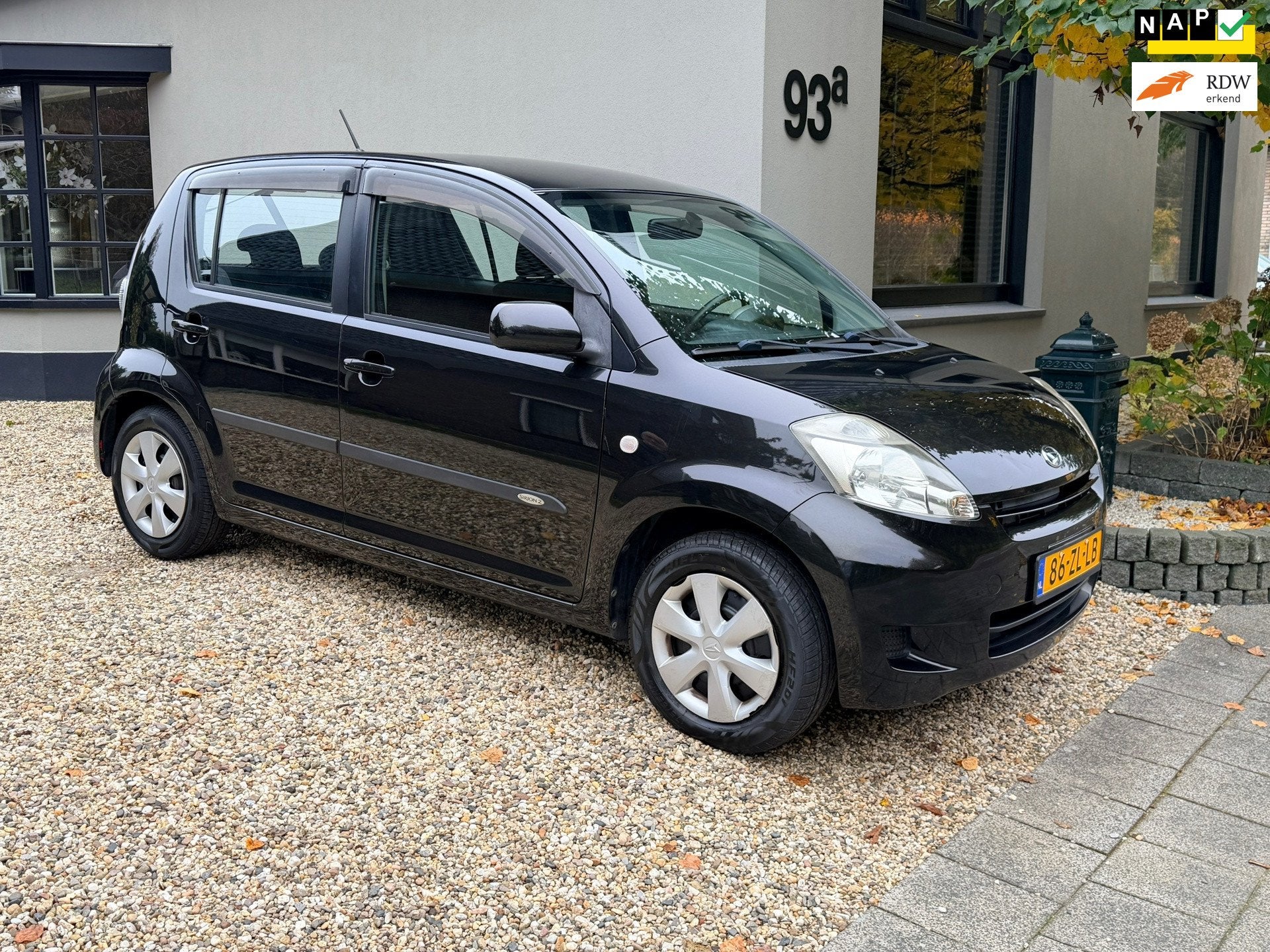 DAIHATSU Sirion 2 1.3-16V Prestige Airco! Apk 10-2027!, Auto's, Voorwielaandrijving, Stof, Gebruikt, Zwart