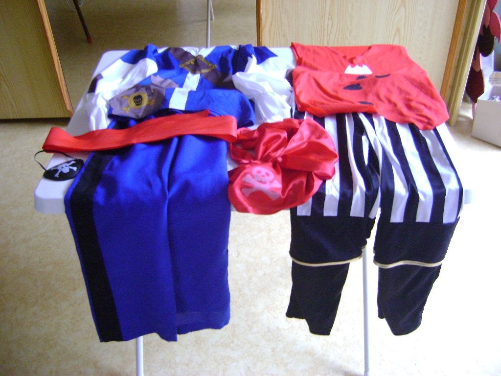 7del piraten kleding verschillende maten 2broek 2shirt sjaal, Ophalen of Verzenden, Zo goed als nieuw, 122 t/m 128, Jongen