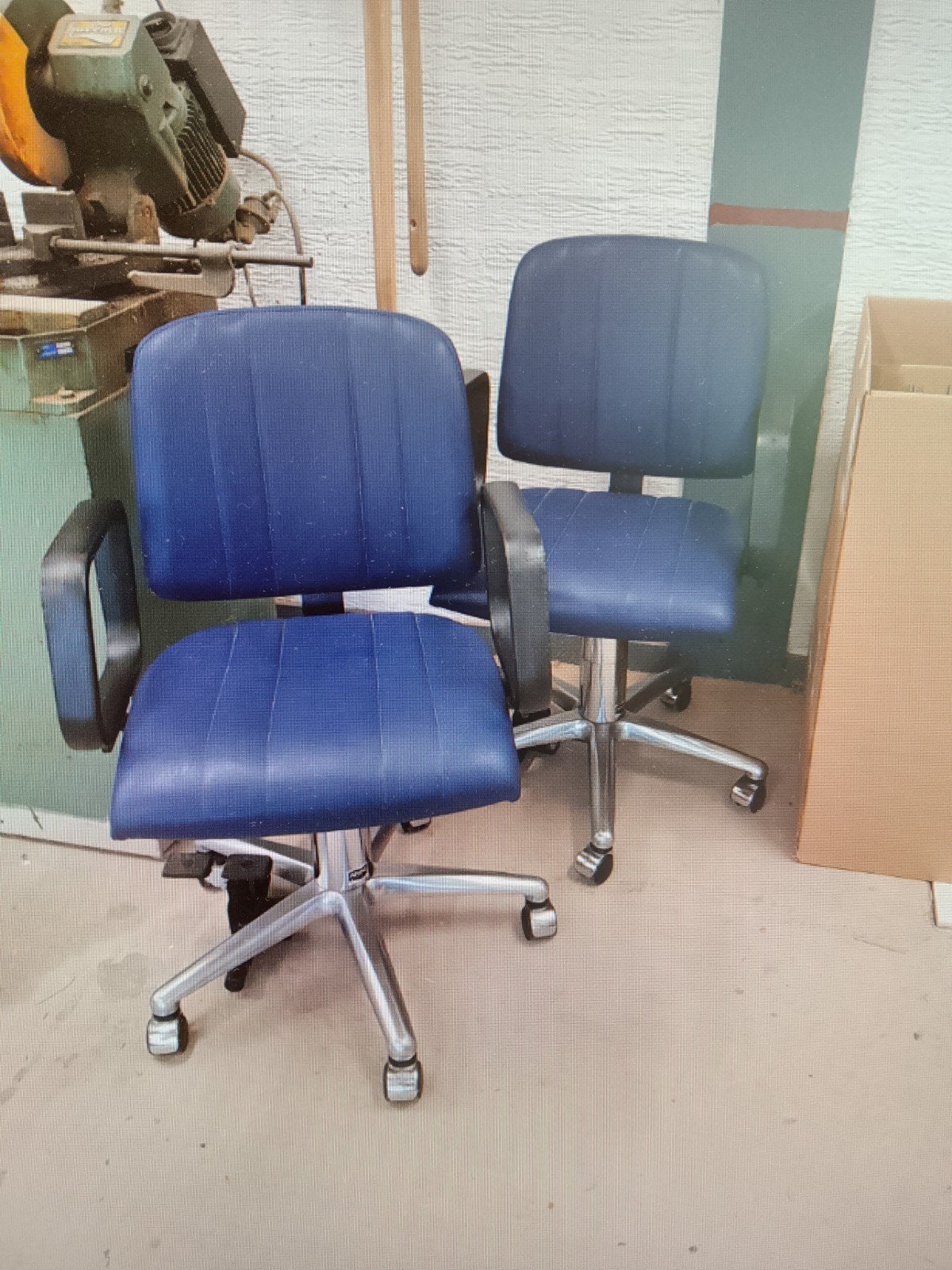2x Blauwe kappersstoelen / bureaustoelen met pomp, Ophalen, Gebruikt, Twee, Blauw