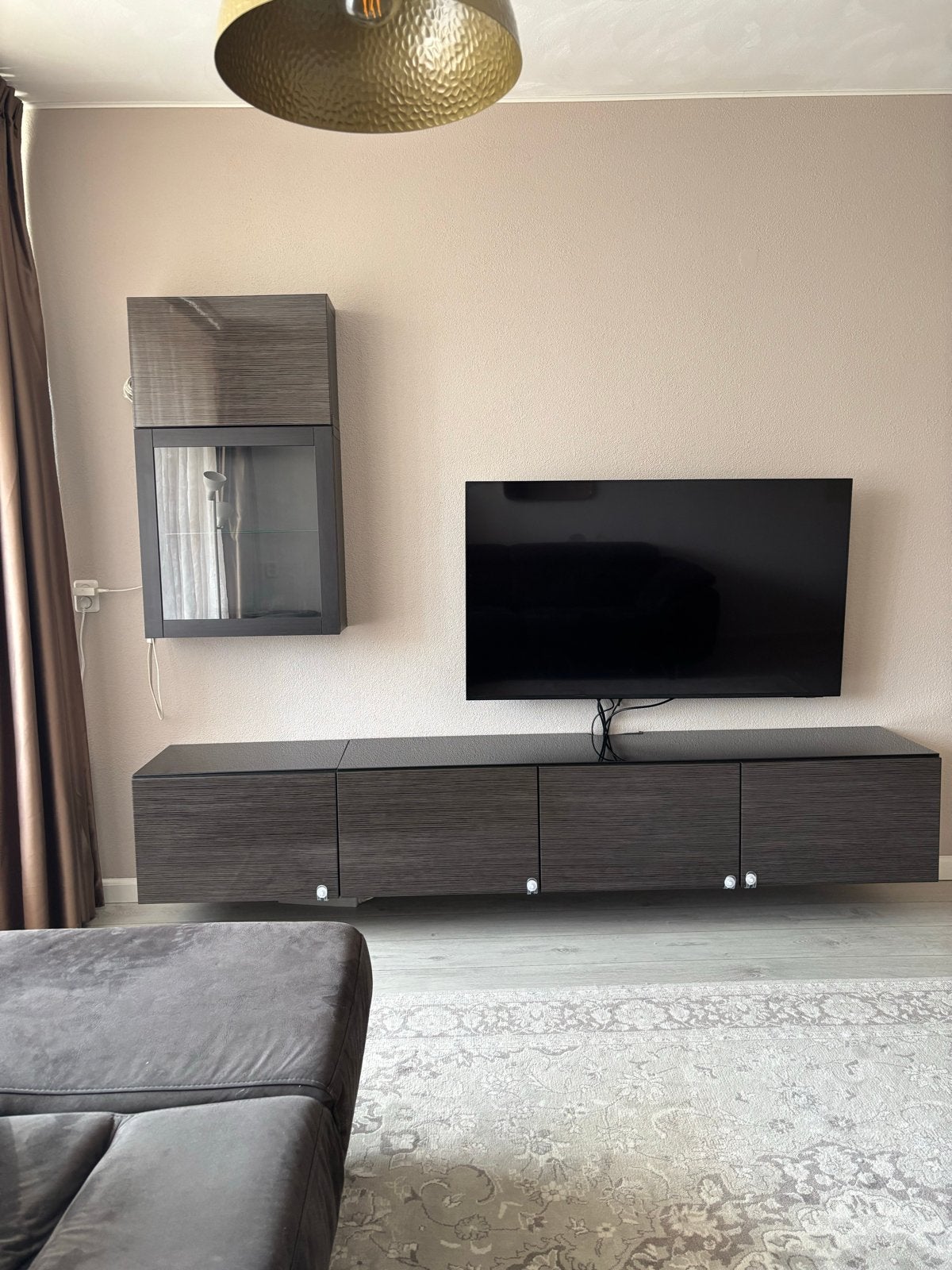 Besta TV-meubel met hangkast - Donkerbruin, Ophalen, 100 tot 150 cm, Zo goed als nieuw, 200 cm of meer